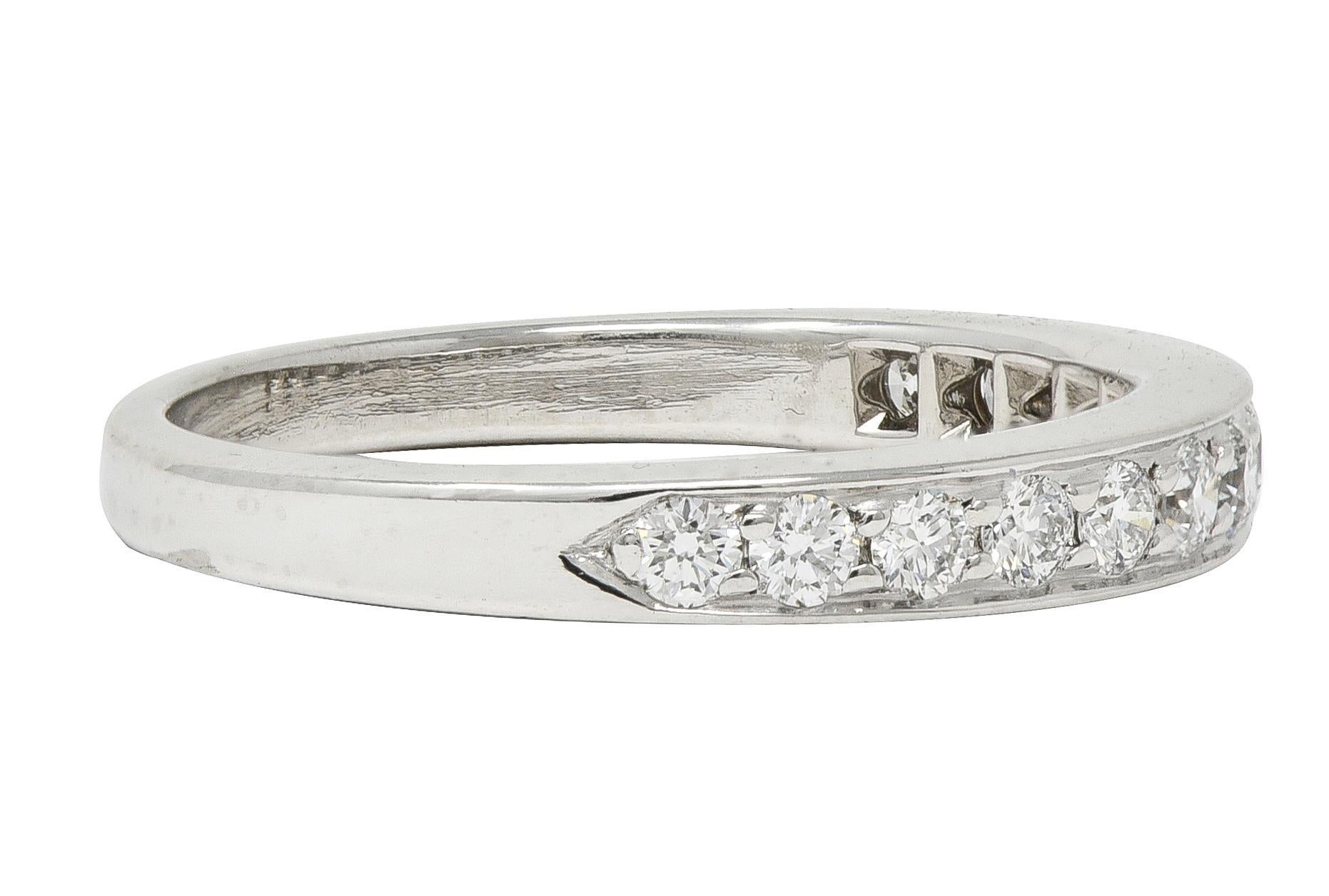 Taille brillant Tiffany & Co. Anneau de mariage contemporain en platine avec diamants ronds et brillants en vente