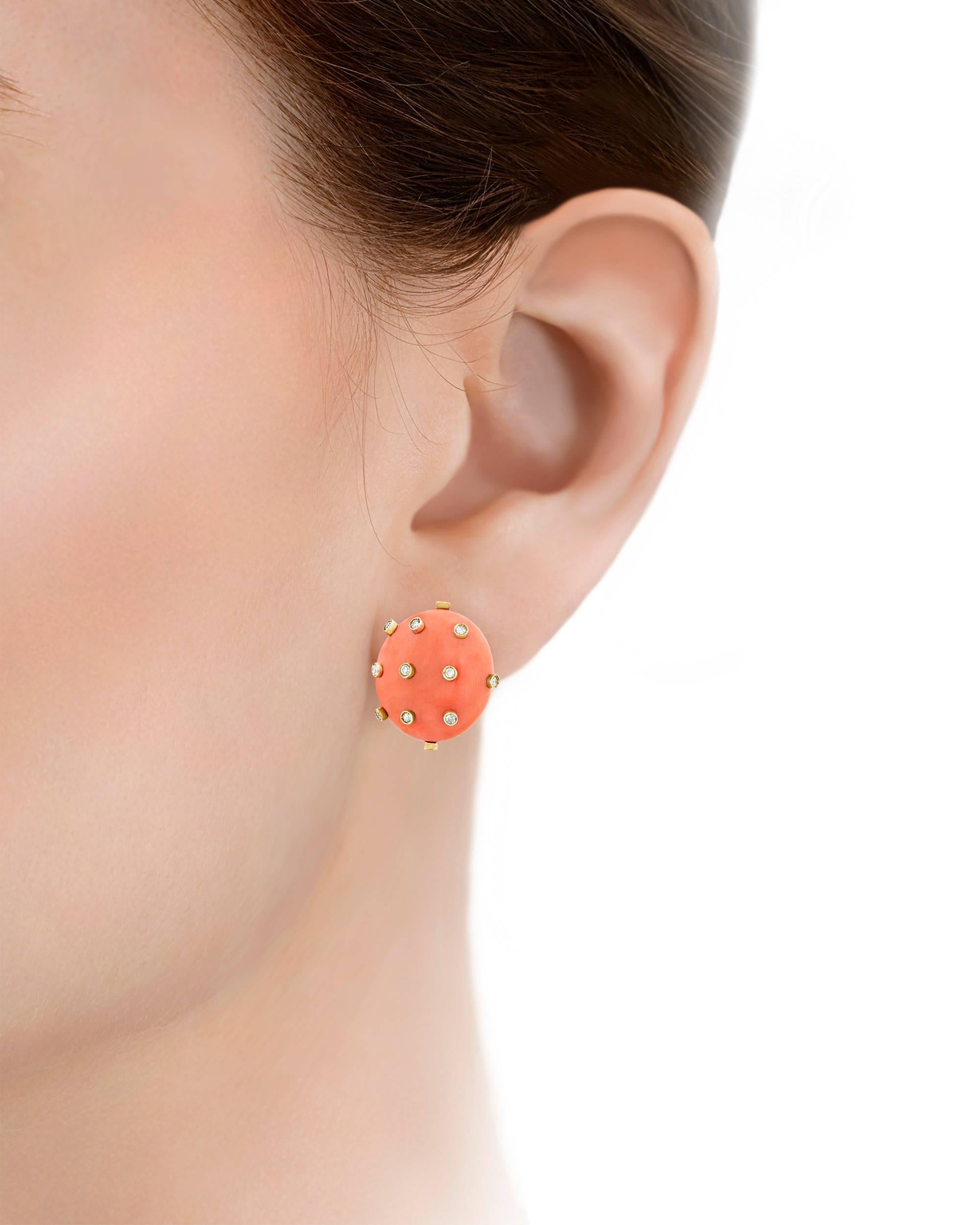 Moderne Tiffany & Co. Boucles d'oreilles en corail et diamant en vente