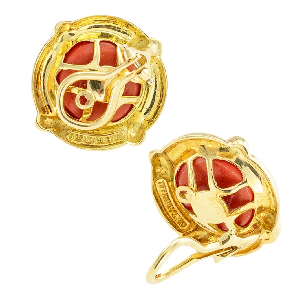 Tiffany & Co Coral Yellow Gold Button Style Clip On Earrings In Good Condition In Los Angeles, CA