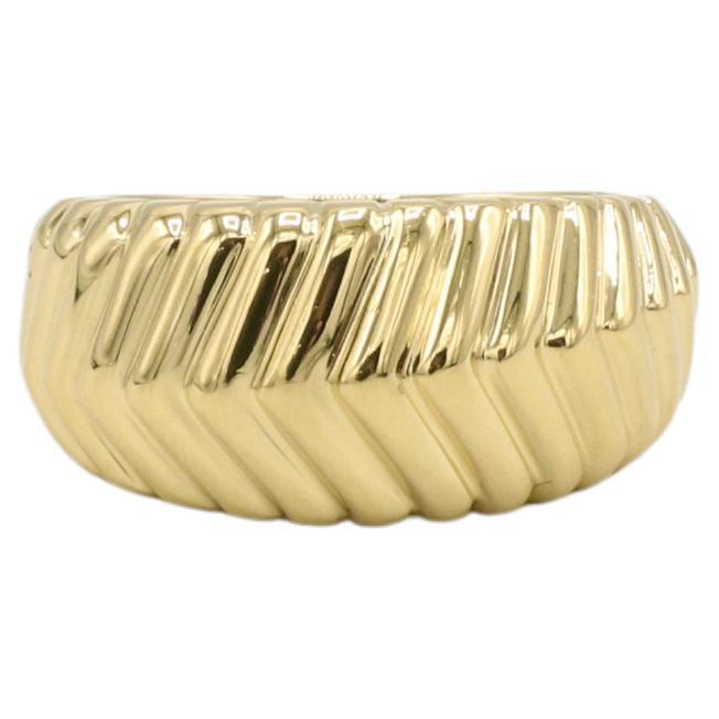 Tiffany & Co. Cordis 18 Karat Yellow Gold Chevron Style Band Ring 1998
Metal: 18k yellow gold
Weight: 10.23 grams
Width: 5.5 - 10.5mm
Size: 7.25 (US)
Signed: Tiffany & Co. ©1998 750 