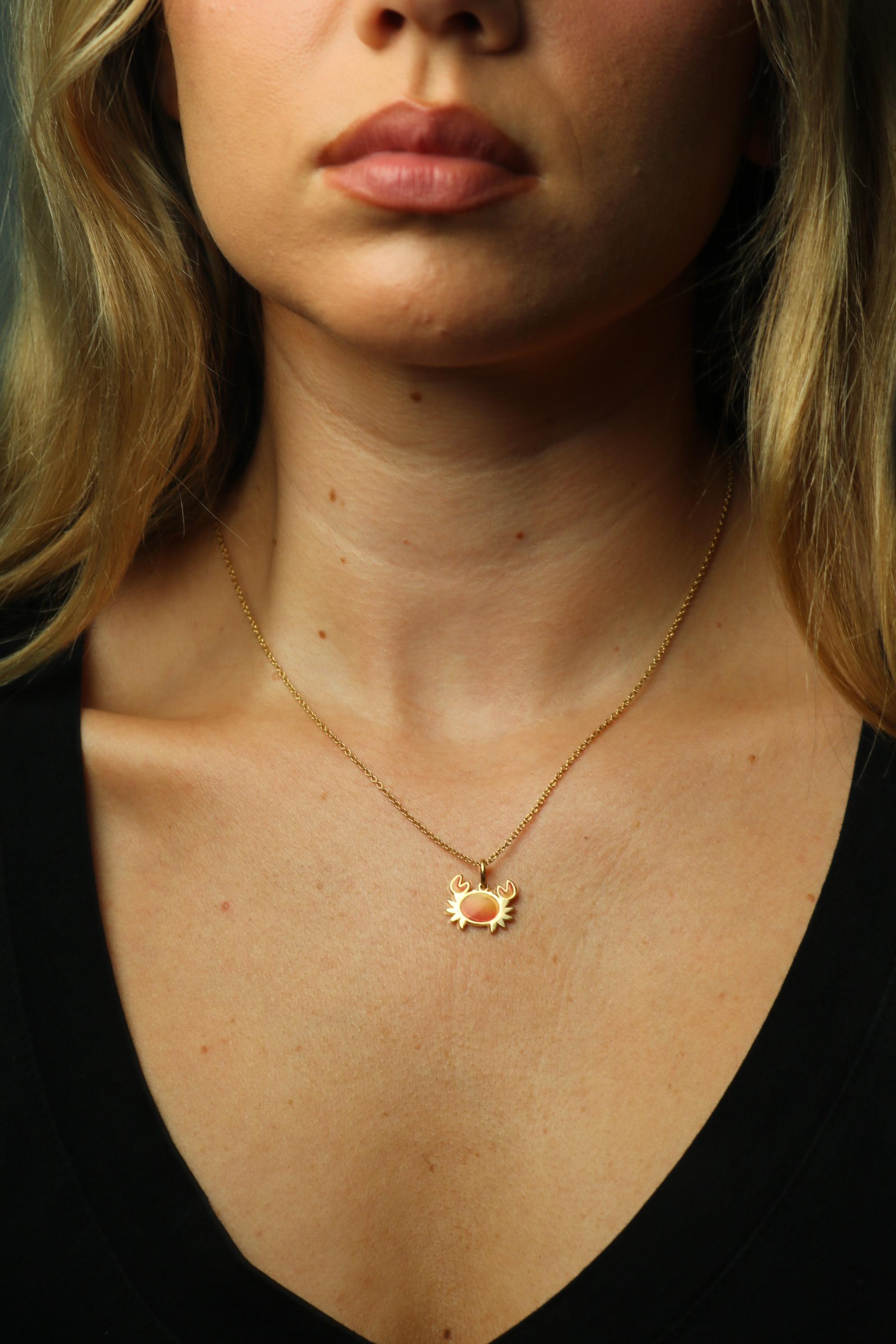 Tiffany & Co. Pendentif français en or jaune 18K avec breloque crabe RARE Excellent état - En vente à Fairfield, CT