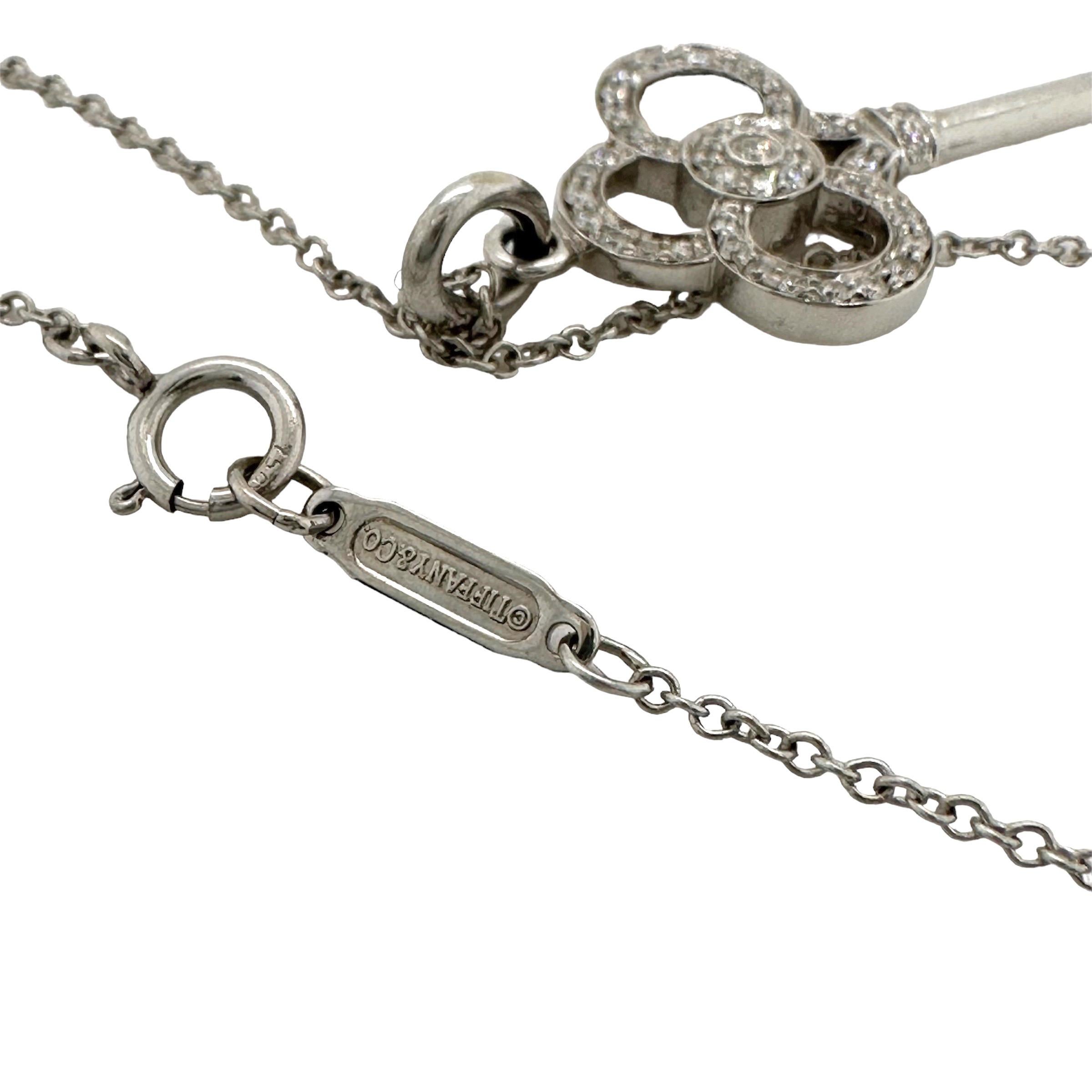 Tiffany & Co. Collier avec pendentif en diamant et clé de la couronne en or blanc 18kt en vente 10