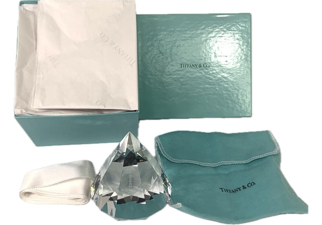 Tiffany & Co Crystal Art Glass Modern Faceted Diamond Paperweight Sculpture For Sale 5
