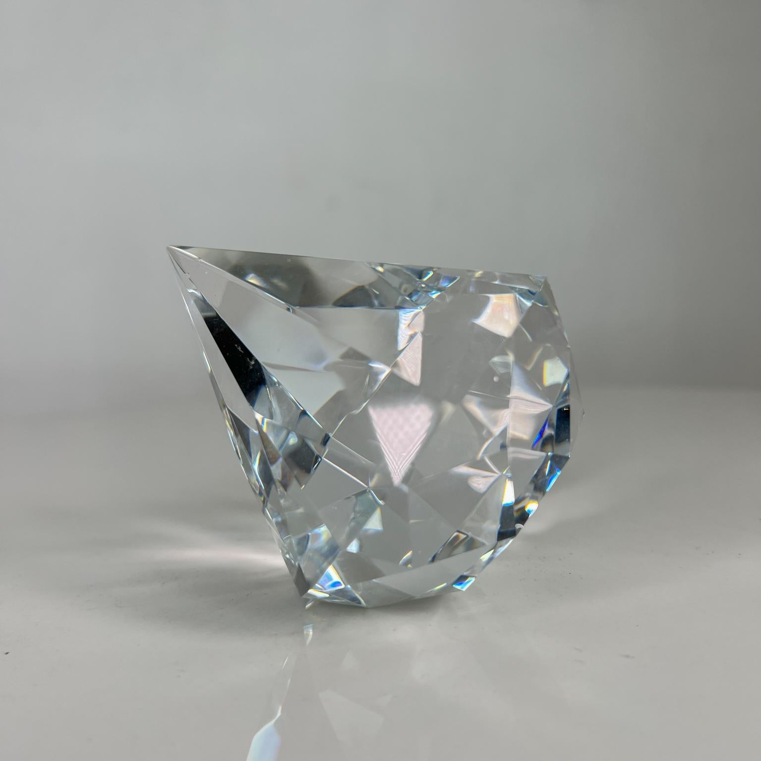 Tiffany & Co Crystal Art Glass Modern Faceted Diamond Paperweight Sculpture 3