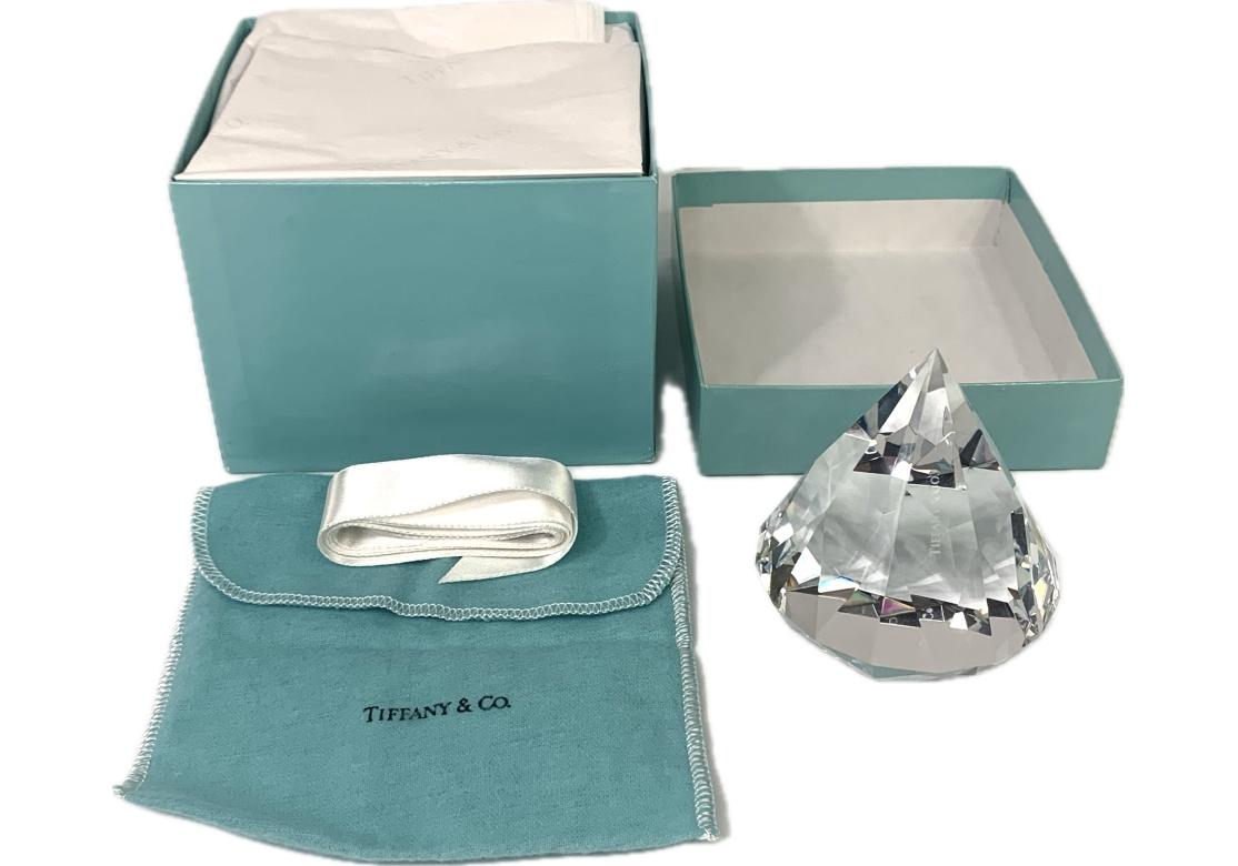 Tiffany & Co Crystal Art Glass Modern Faceted Diamond Paperweight Sculpture For Sale 4