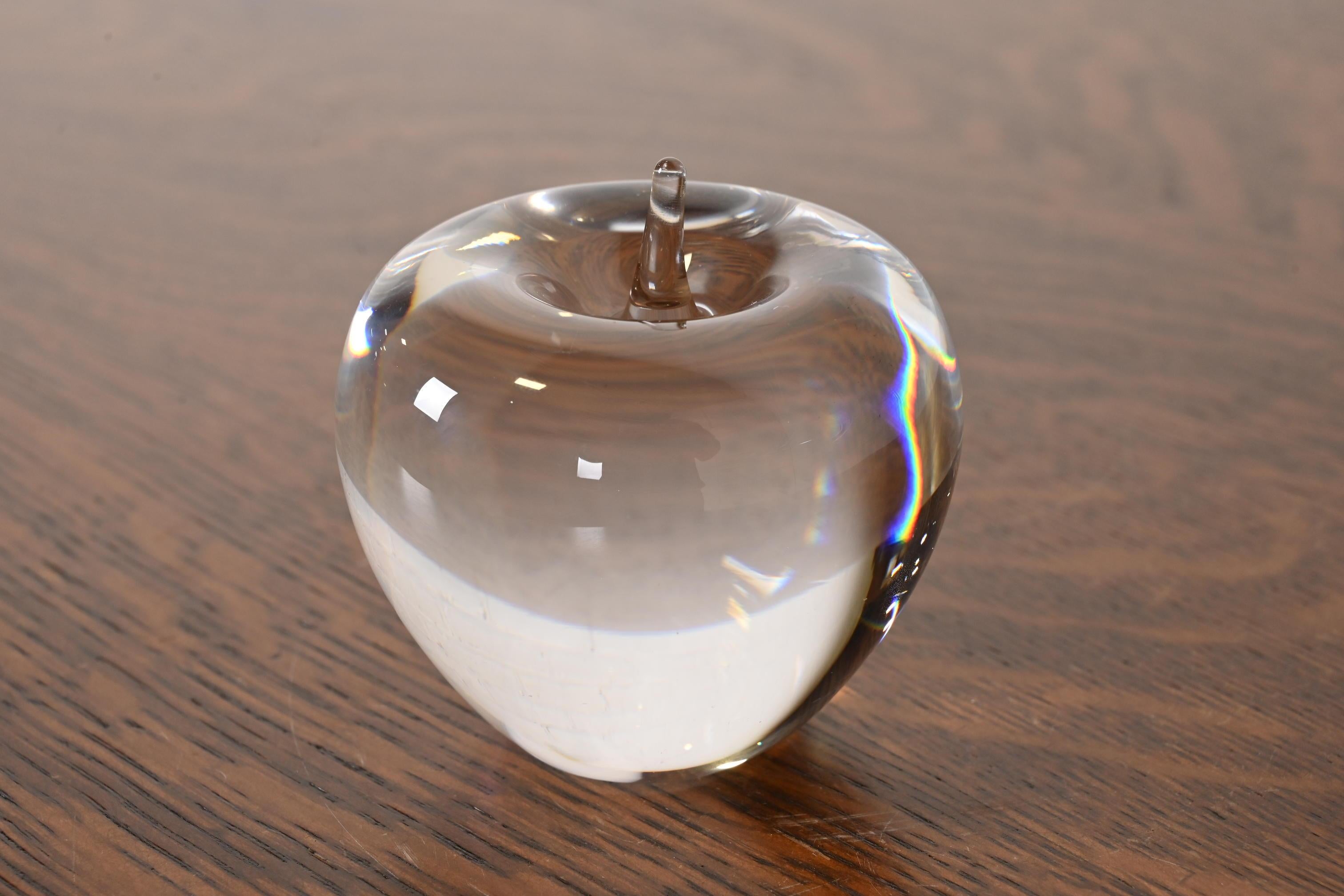 A gorgeous crystal glass apple form paper weight

By Tiffany and Co.

USA, Late 20th Century

Measures: 3.25