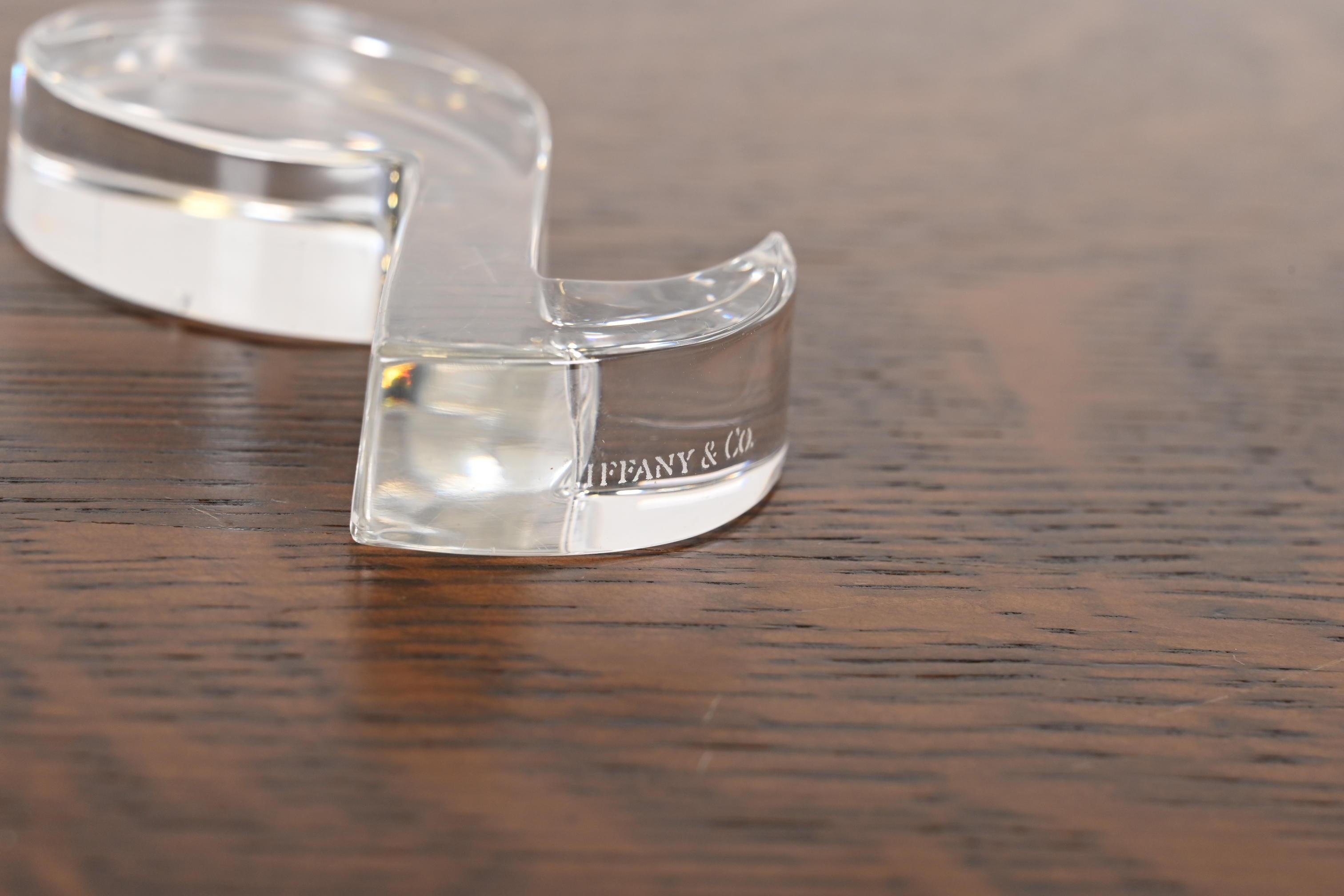 Tiffany & Co. Kristallglas-Briefbeschwerer Musiknote im Angebot 1