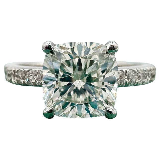 Tiffany 
Co. Anello di fidanzamento con diamante a cuscino Brilliante da 1,30 carati di colore F VVS1 in vendita