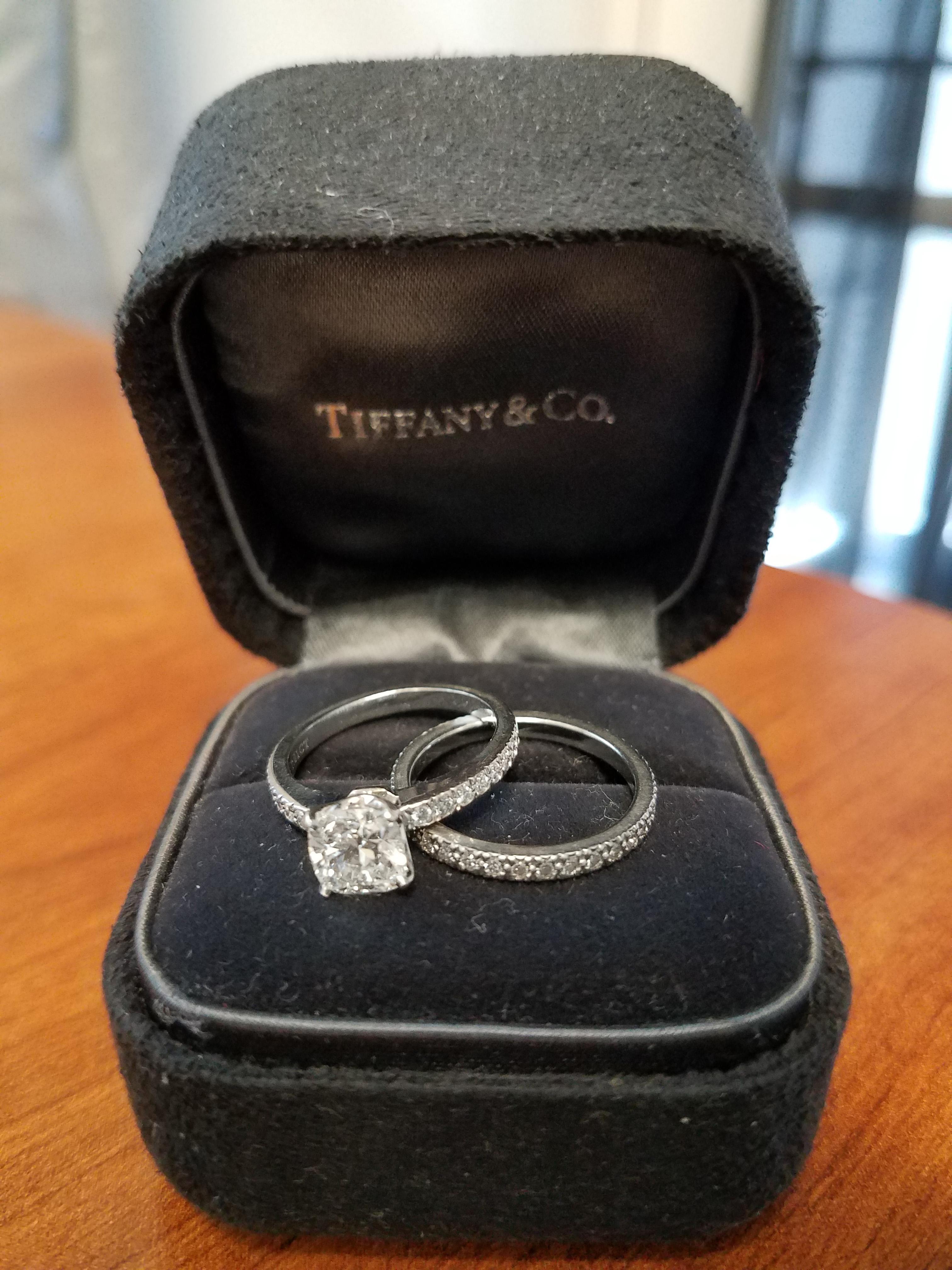 Tiffany & Co. 1.01 Cushion Cut Diamond Engagement Ring and Wedding Band Ring Set For Sale 5