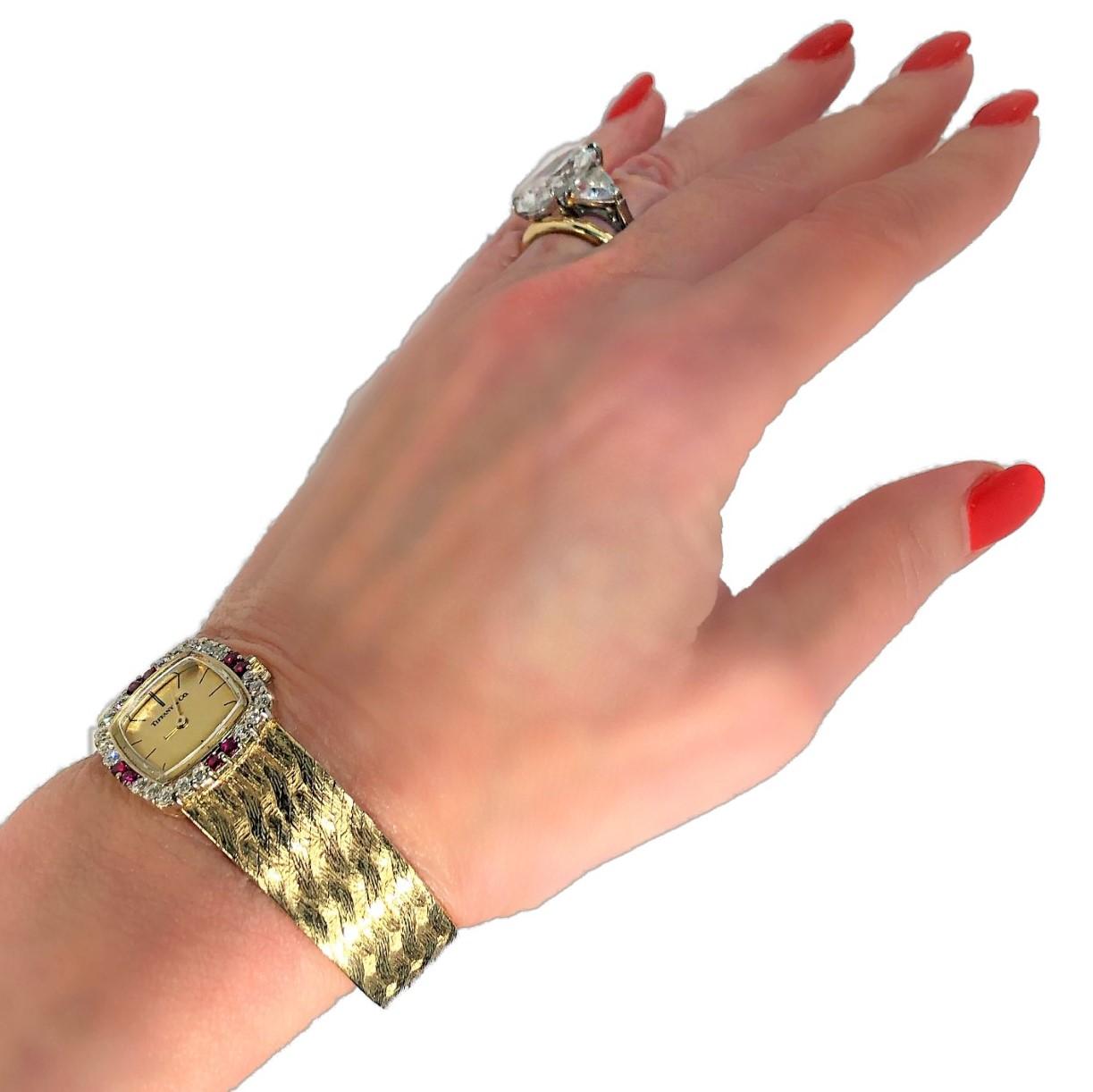 Tiffany & Co. Uhr aus Gelbgold mit kissenförmiger Diamant- und Rubin-Lünette in Gelbgold im Angebot 8