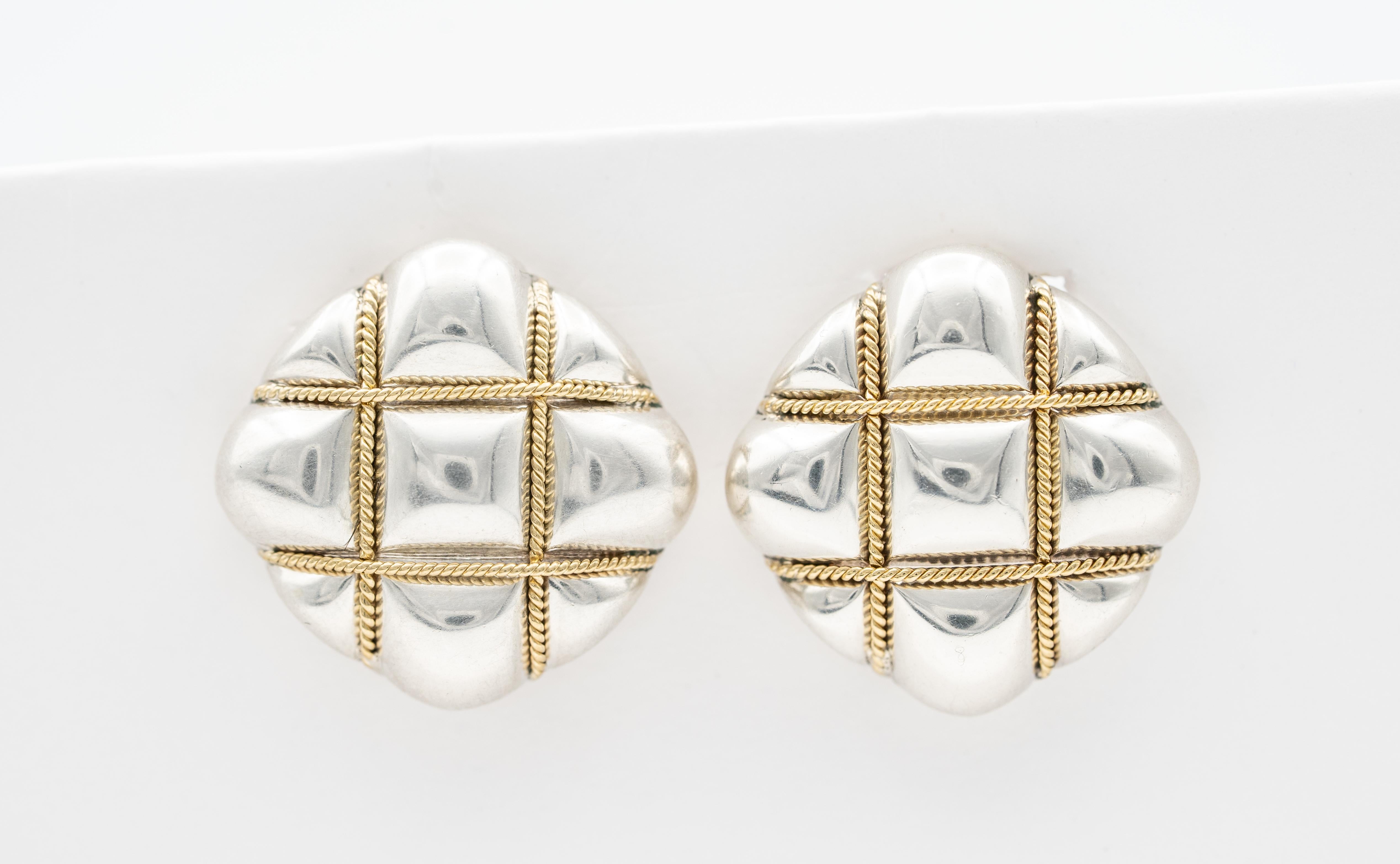 Pair of genuine Tiffany & Co. quilted earrings finely crafted in Sterling silver and 18 Karat yellow gold twisted wire details. Clip on backs.

Measurements : 1.25