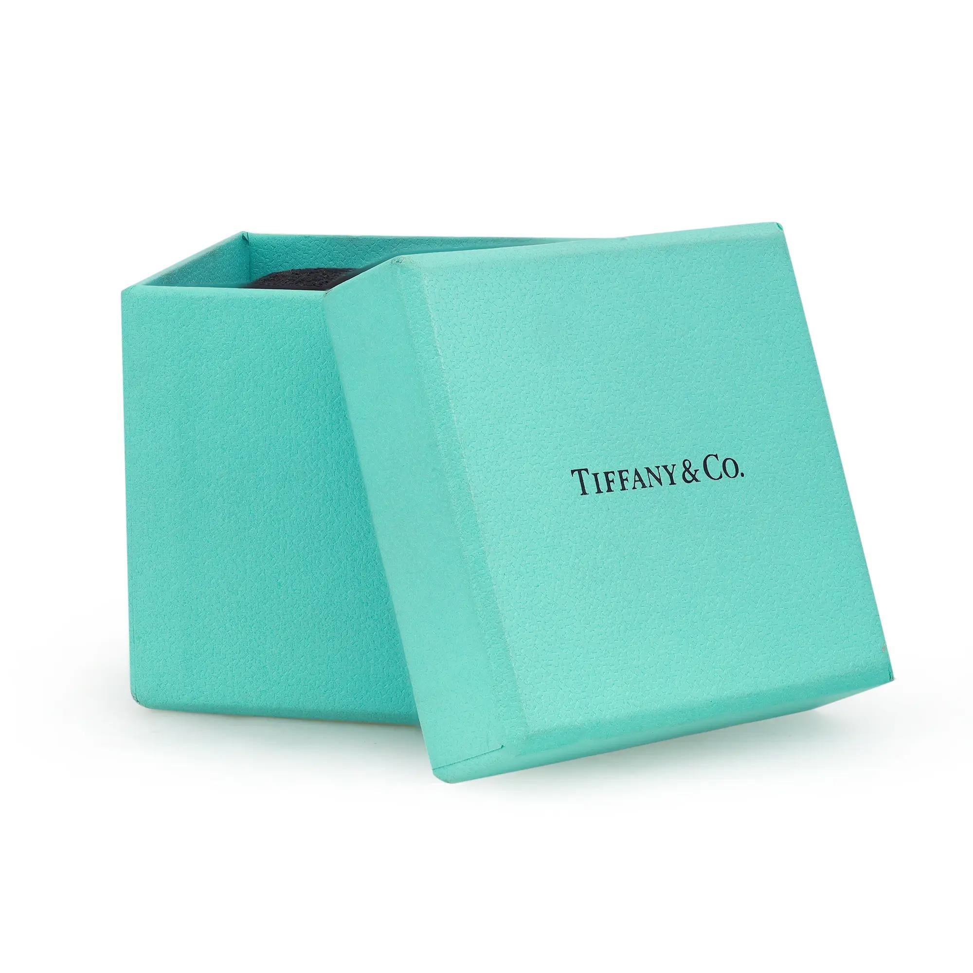 Tiffany & Co. Anello di fidanzamento con diamante quadrato tagliato ad angolo in platino 0,48 carati SZ 9 In condizioni ottime in vendita a New York, NY