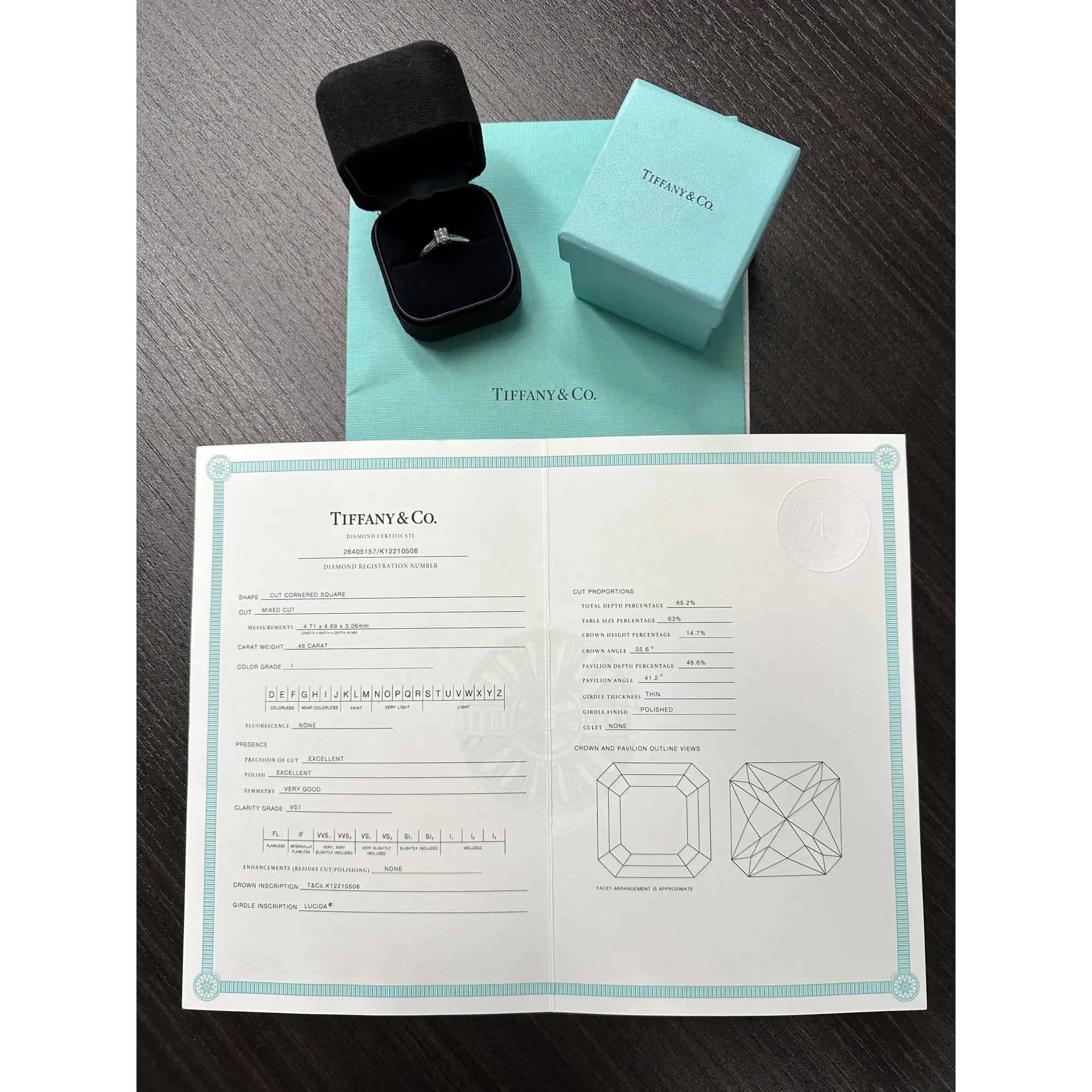 Tiffany & Co. Anello di fidanzamento con diamante quadrato tagliato ad angolo in platino 0,48 carati SZ 9 in vendita 1