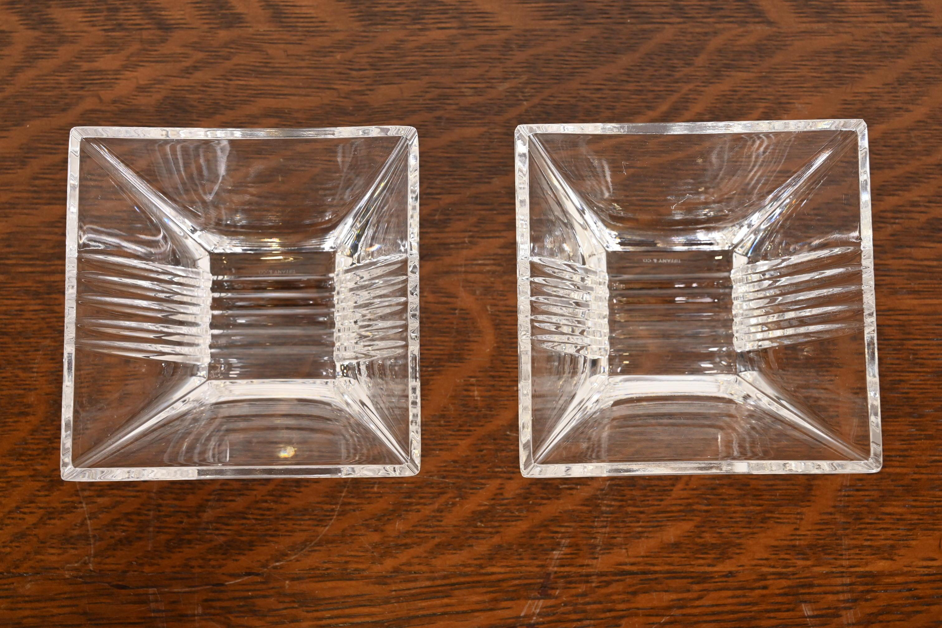 20ième siècle Tiffany & Co. Bols à collation en cristal taillé, paire en vente