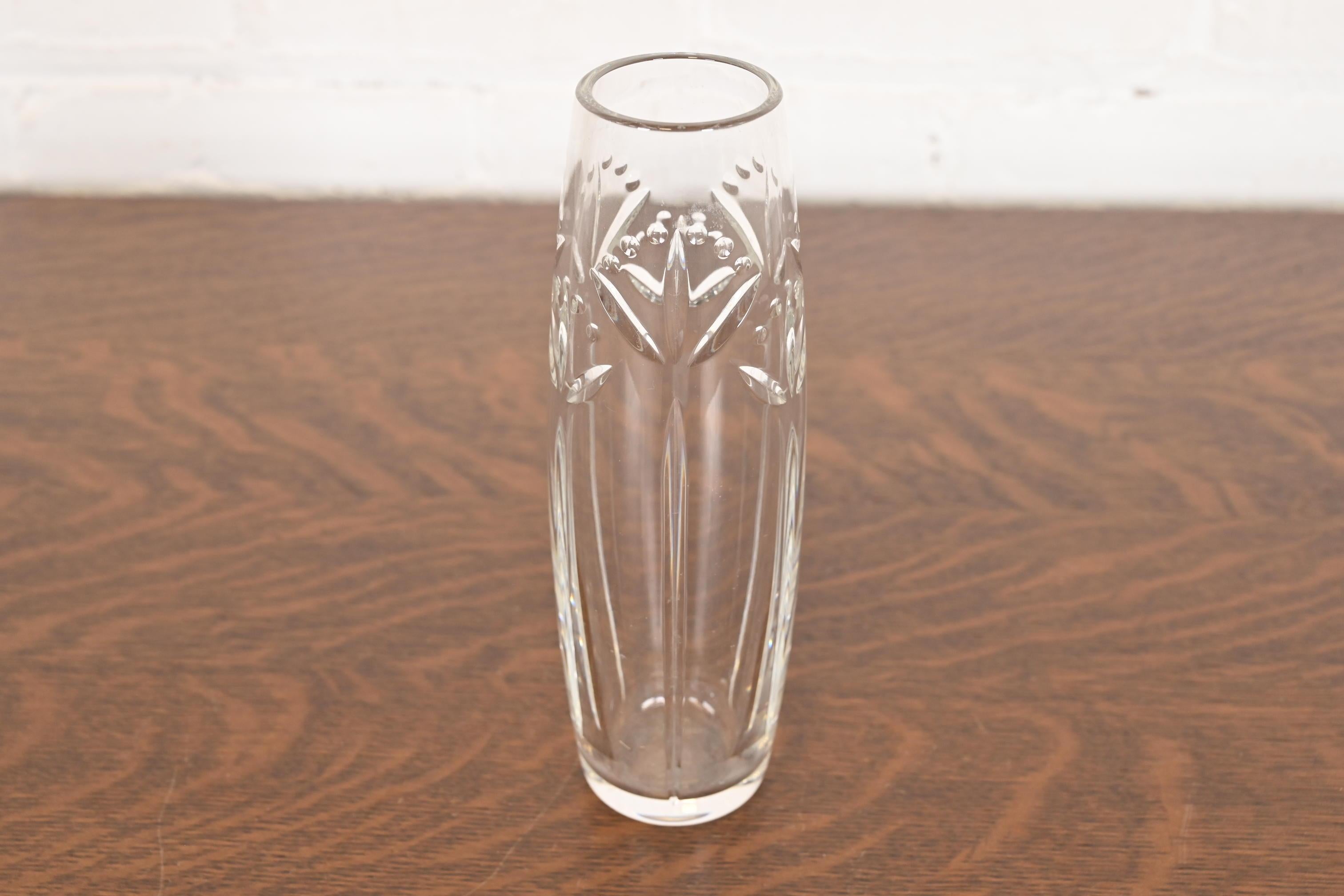 A gorgeous cut crystal glass vase

By Tiffany and Co.

USA, Late 20th Century

Measures: 2.63
