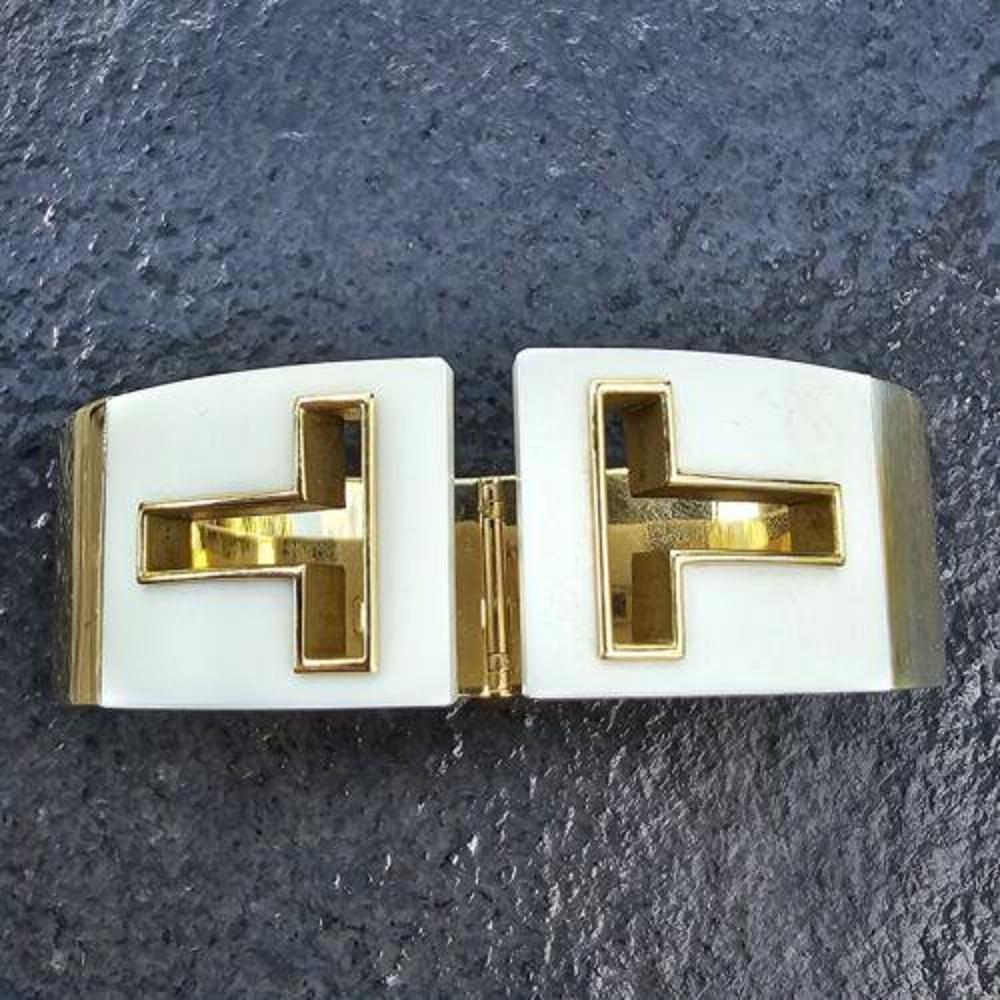 Tiffany & Co. Cut-Out White Ceramic Cuff Bracelet 18k Yellow Gold Germany Box In Good Condition For Sale In Northbrook, IL