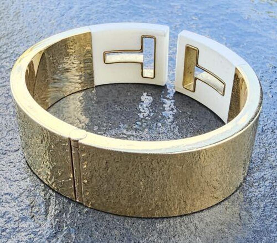 Women's or Men's Tiffany & Co. Cut-Out White Ceramic Cuff Bracelet 18k Yellow Gold Germany Box For Sale