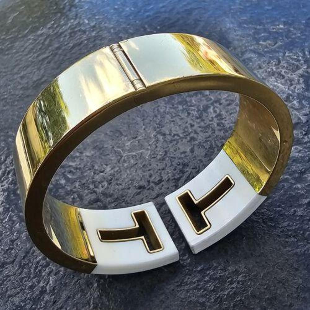 Tiffany & Co. Cut-Out White Ceramic Cuff Bracelet 18k Yellow Gold Germany Box For Sale 1