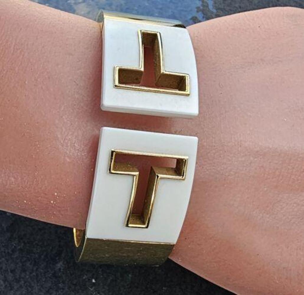 Tiffany & Co. Cut-Out White Ceramic Cuff Bracelet 18k Yellow Gold Germany Box For Sale 4