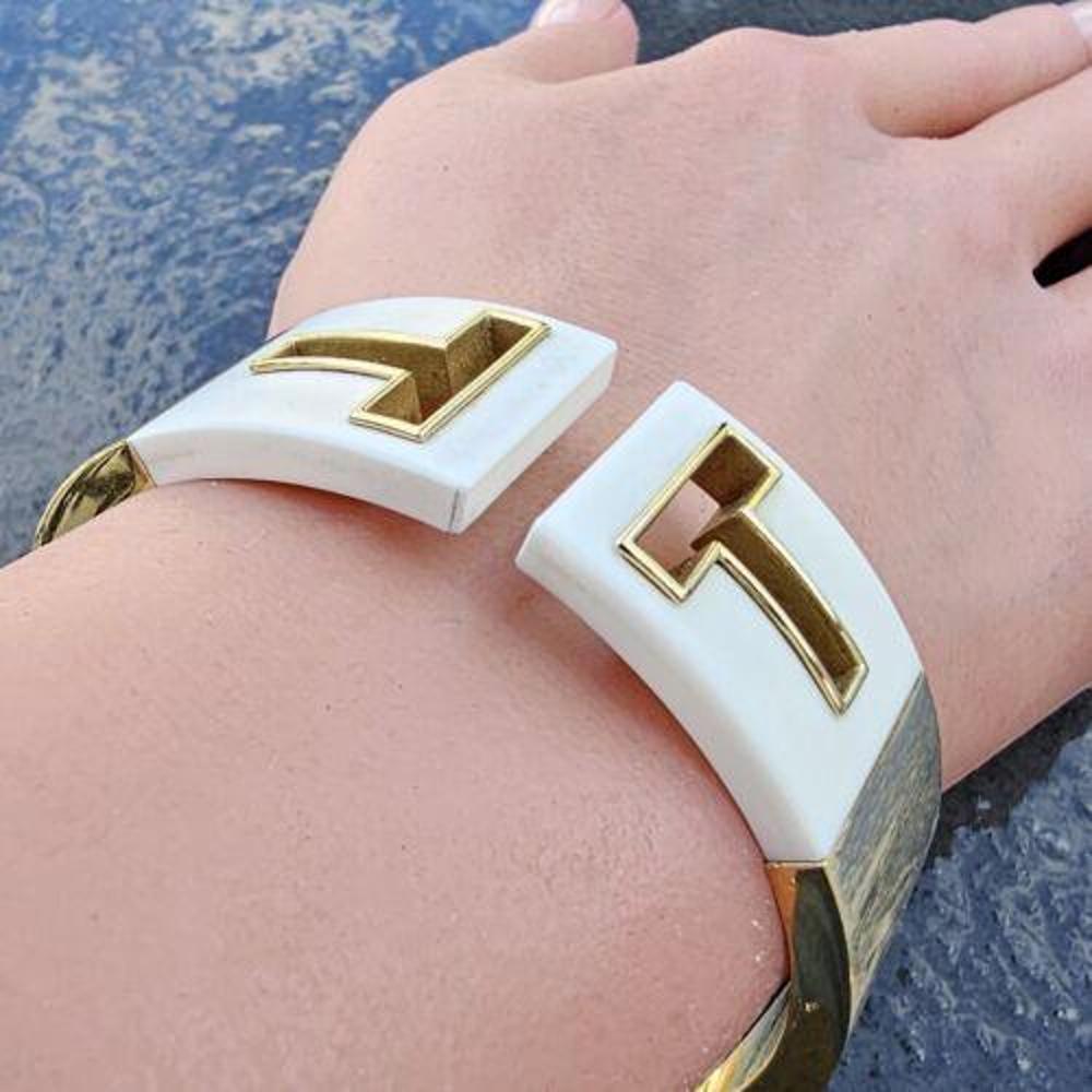 Tiffany & Co. Cut-Out White Ceramic Cuff Bracelet 18k Yellow Gold Germany Box For Sale 5