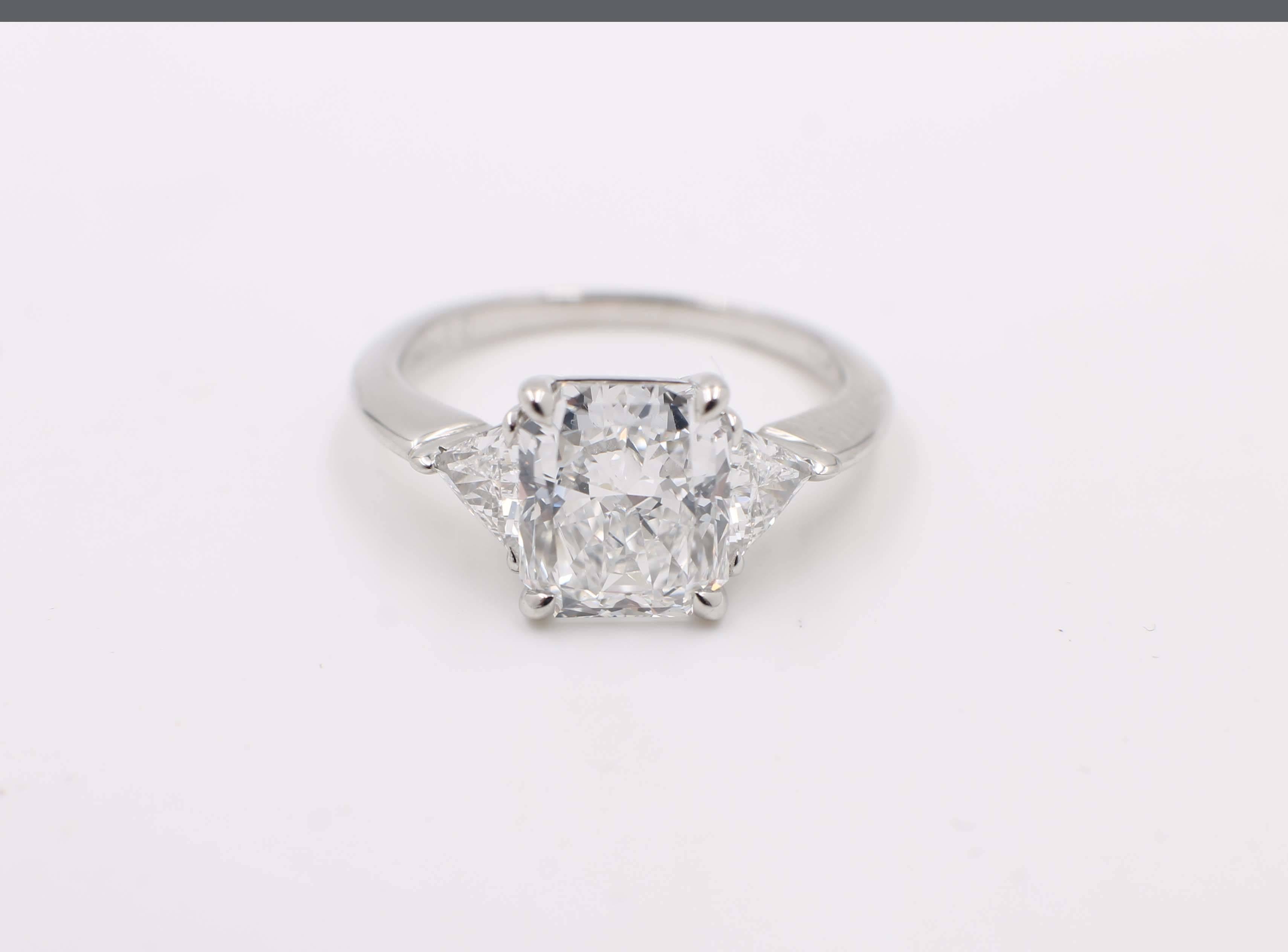 Tiffany & Co. D VS1 2.50 Radiant Cut Platinum Diamond Engagement Ring 3.03 TCW In Excellent Condition In San Diego, CA