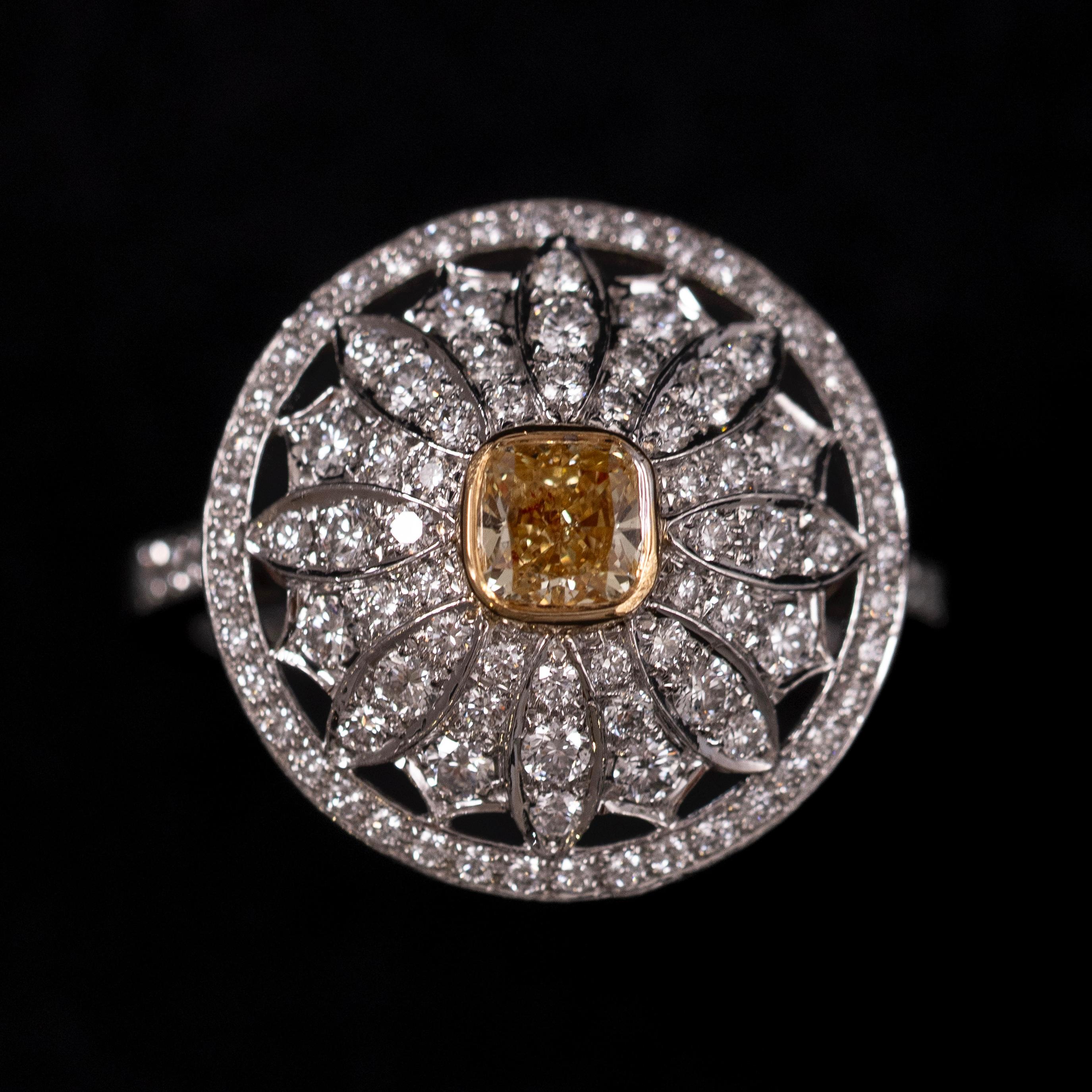Tiffany & Co. Daisy Cushion Yellow Diamond Flower Cocktail Ring in oro platino In condizioni buone in vendita a Lisbon, PT