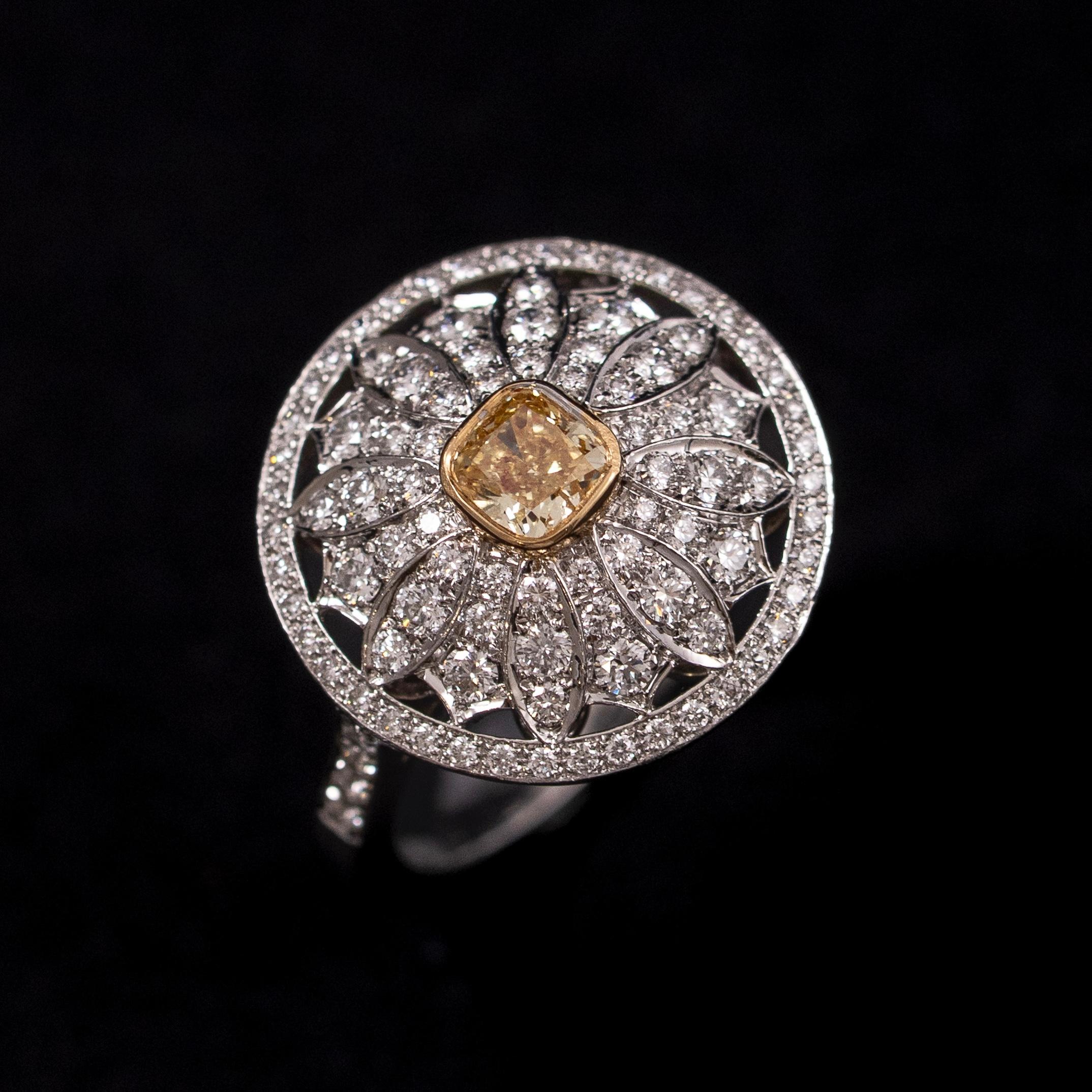 Tiffany & Co. Daisy Cushion Yellow Diamond Flower Cocktail Ring in oro platino in vendita 1