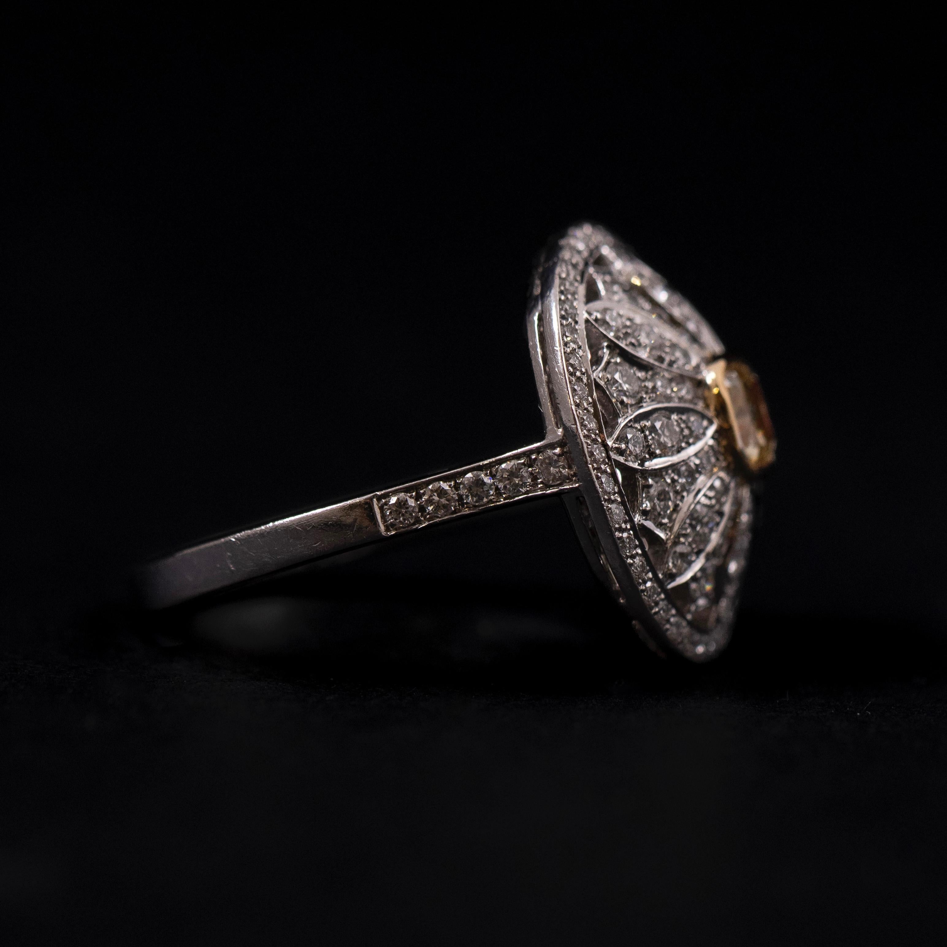 Tiffany & Co. Daisy Cushion Yellow Diamond Flower Cocktail Ring in oro platino in vendita 3