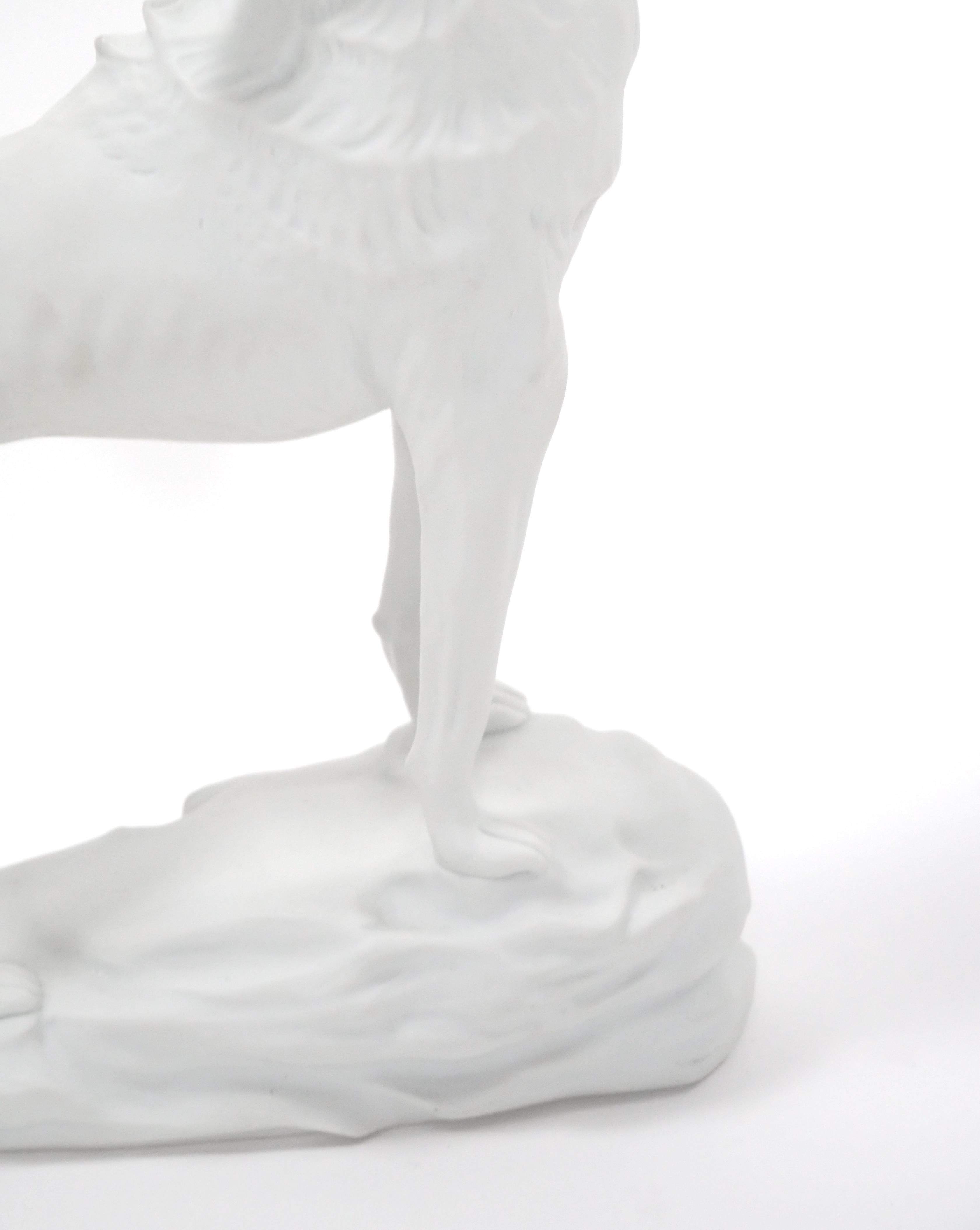 Tiffany & Co. Scultura decorativa in porcellana con lupo dei primi del Novecento in vendita 2