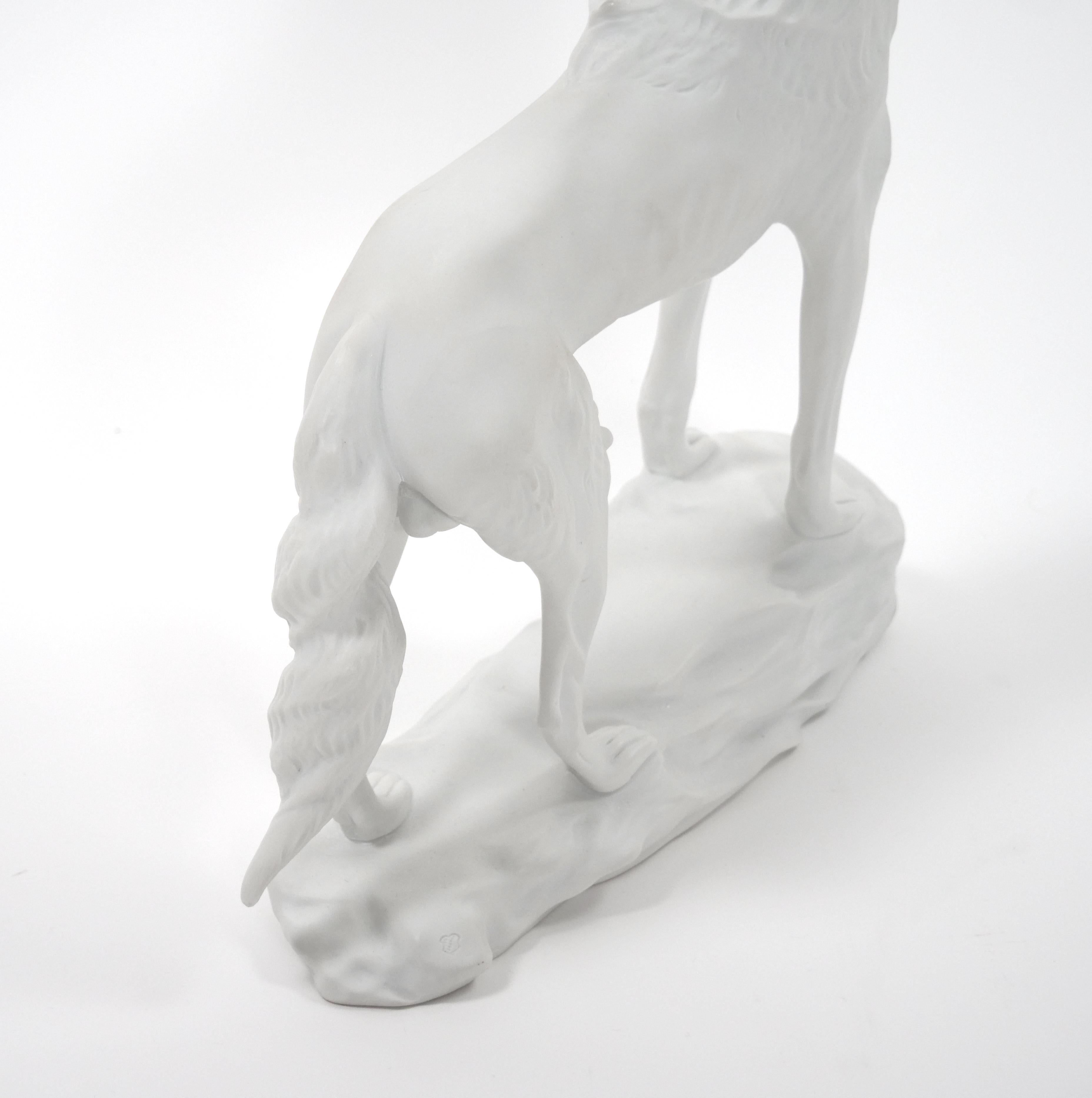 Tiffany & Co. Scultura decorativa in porcellana con lupo dei primi del Novecento in vendita 3