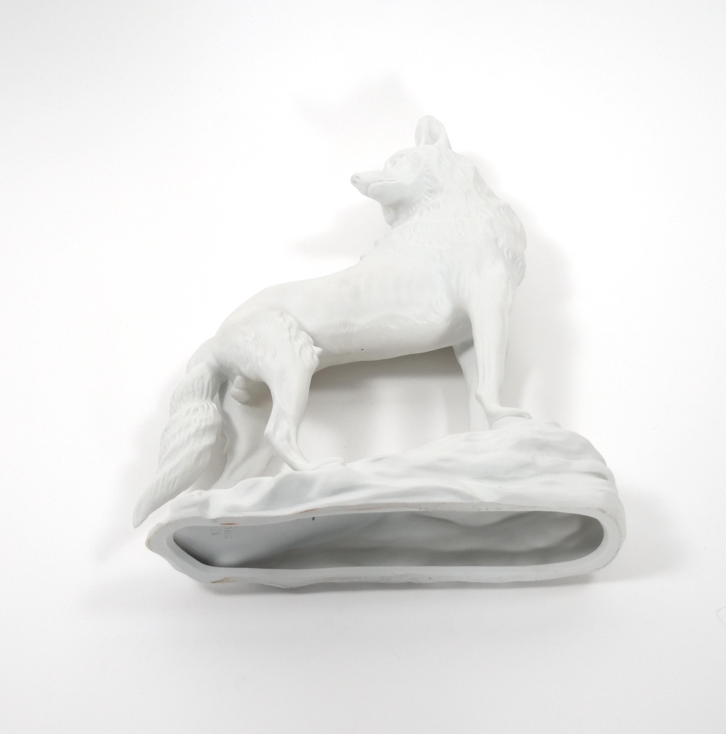Tiffany & Co. Scultura decorativa in porcellana con lupo dei primi del Novecento in vendita 4