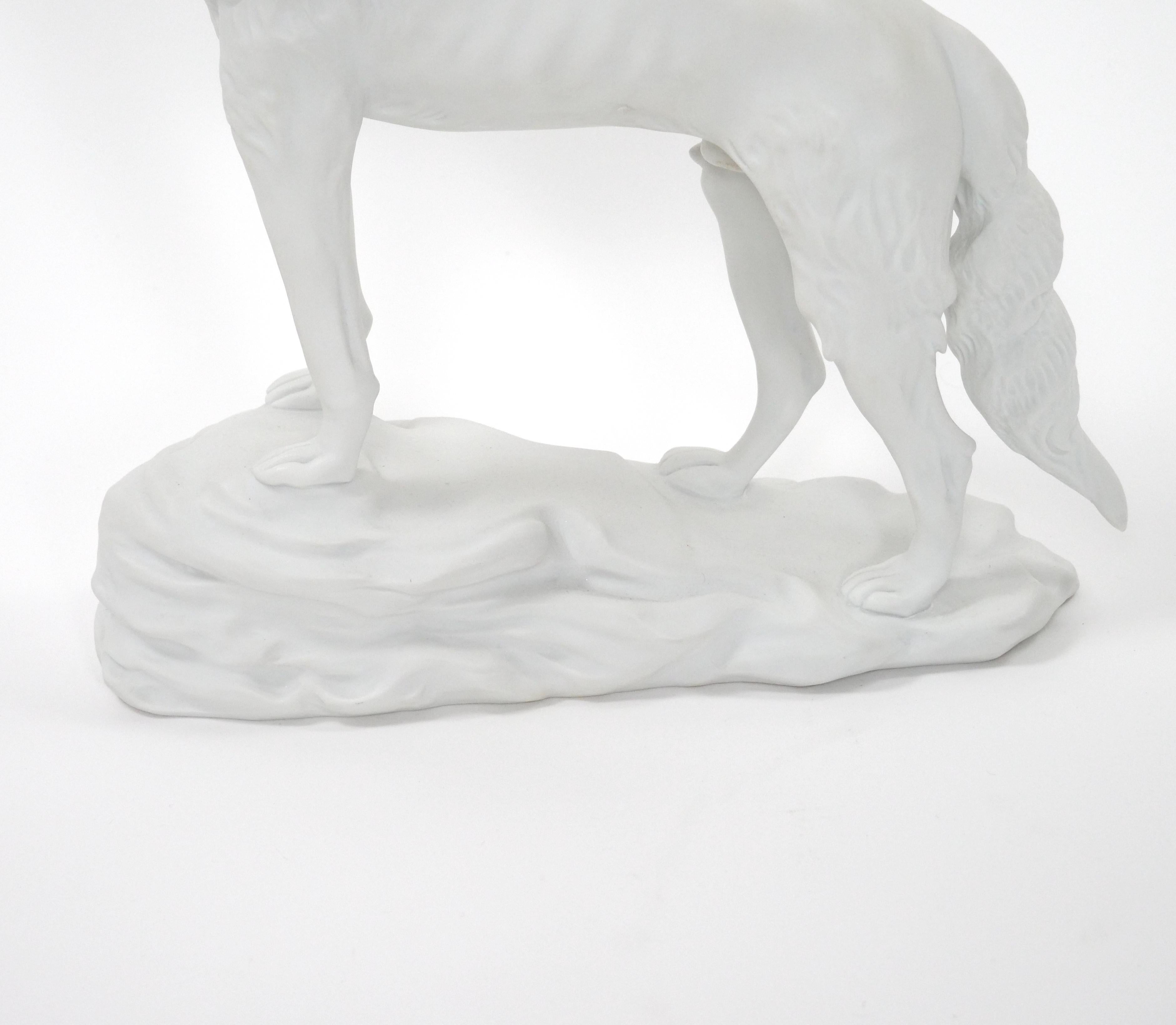 Tiffany & Co Decorative Porcelain Wolf Sculpture Early 20th Century  In Good Condition For Sale In Tarry Town, NY