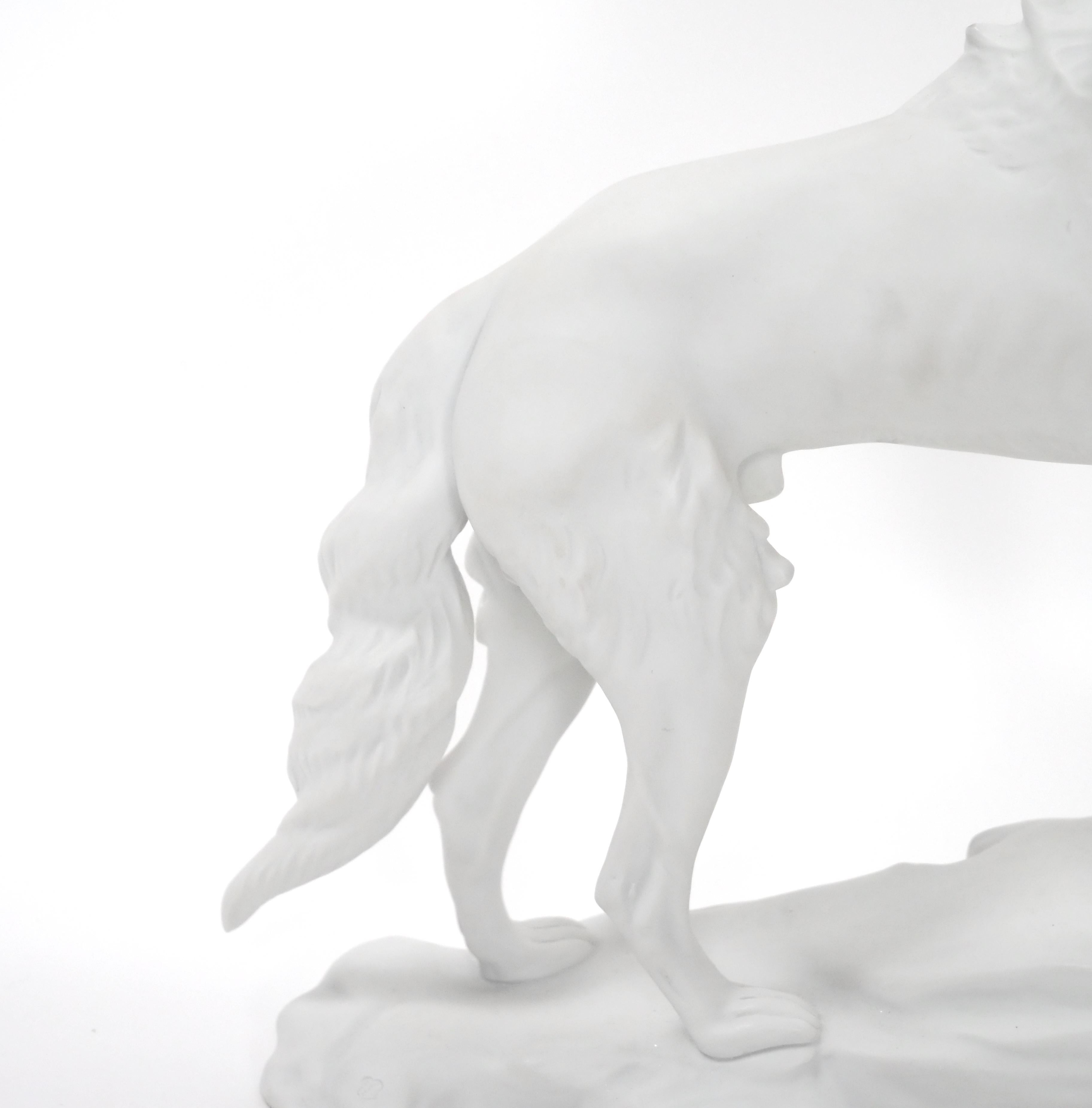 Porcellana Tiffany & Co. Scultura decorativa in porcellana con lupo dei primi del Novecento in vendita