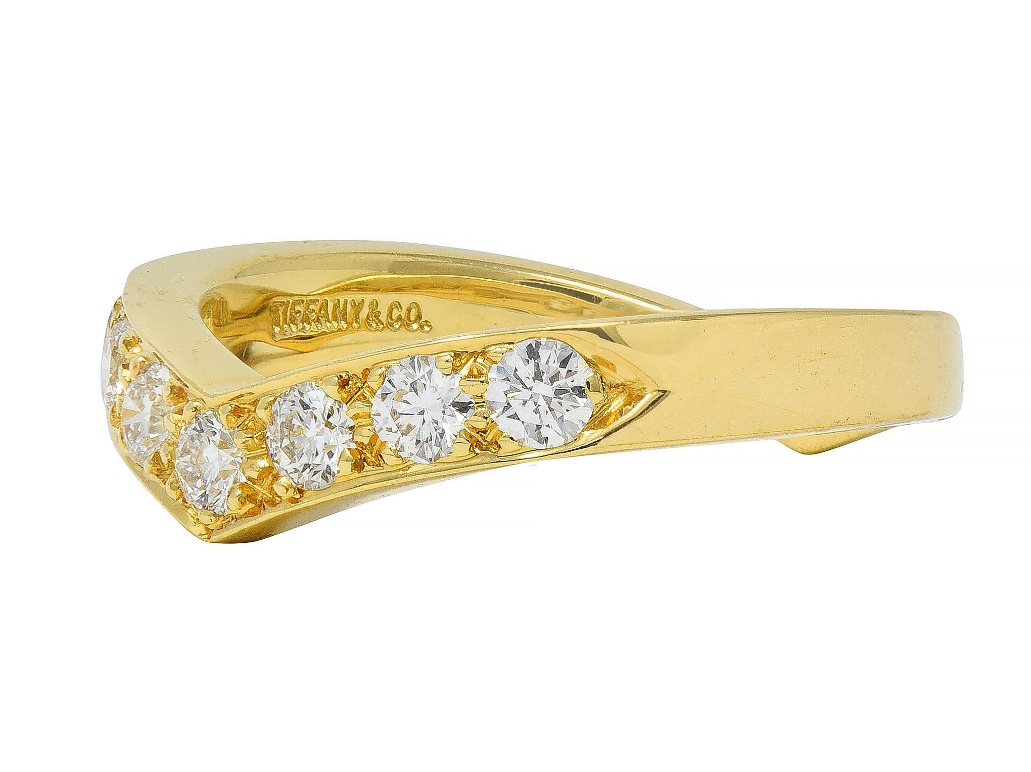 Tiffany & Co. Bague en or jaune 18 carats avec diamant et chevron en forme de V Excellent état - En vente à Philadelphia, PA