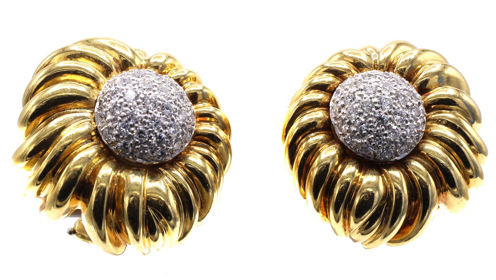 Tiffany & Co. Diamant Ohrclips aus 18 Karat Gelbgold im Zustand „Hervorragend“ im Angebot in New York, NY