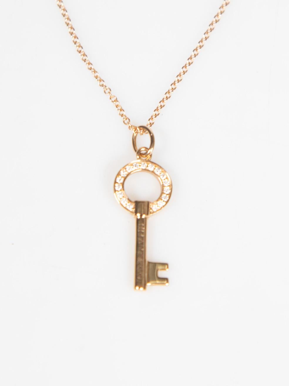 CONDITION is Very good. Hardly any visible wear to necklace is evident on this used Tiffany & Co. designer resale item. This item comes with original box and case.
 
Details
Gold
Necklace
18k Diamond
Key pendant
Clasp fastening
