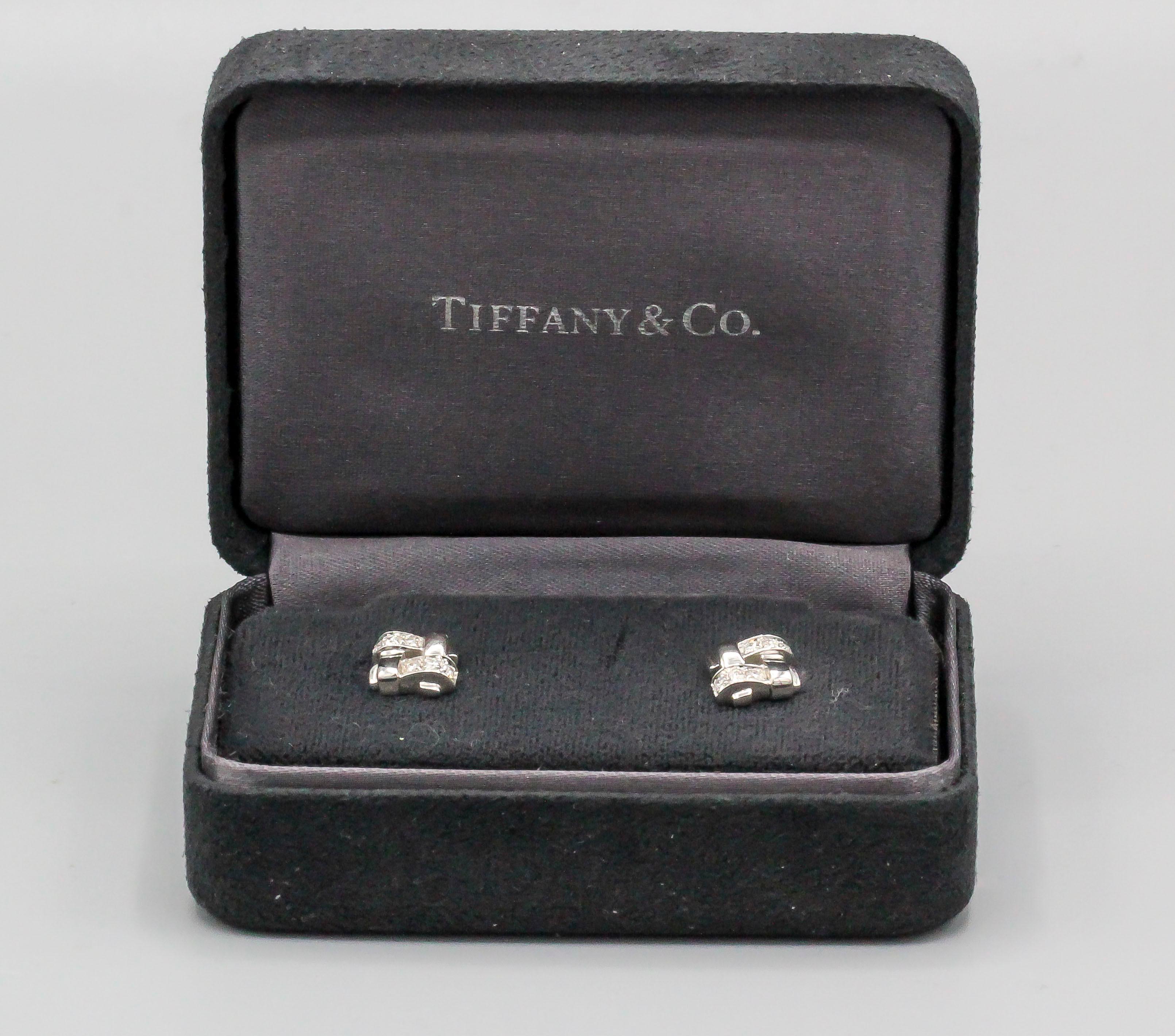Fine pair of stud earrings in 18k white gold and set with diamonds by Tiffany & Co., circa 2002. 

Hallmarks: Tiffany & Co. Italy, 750, 2002.