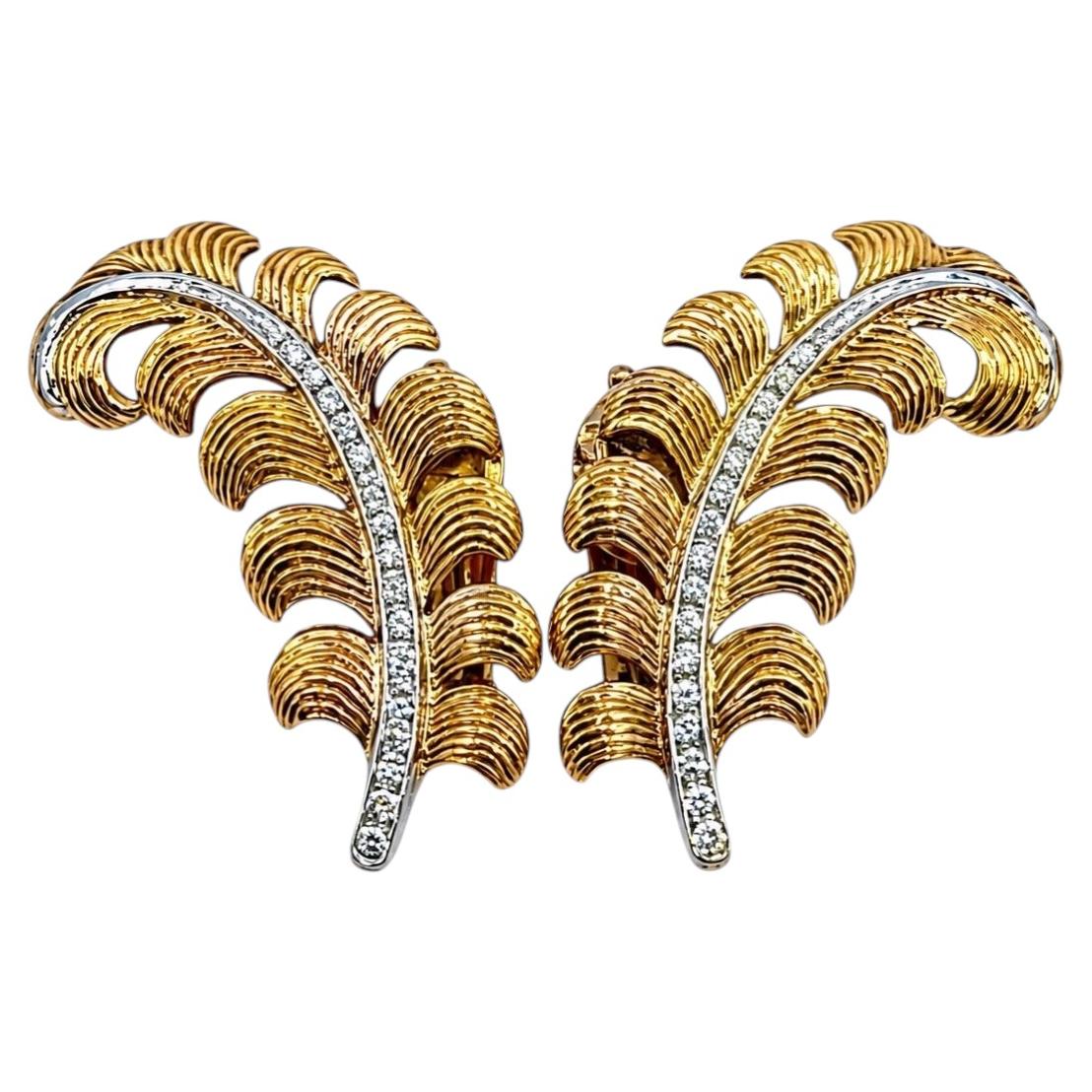 Tiffany & Co. Orecchini a clip a forma di piuma con diamanti e oro giallo 14 carati in vendita