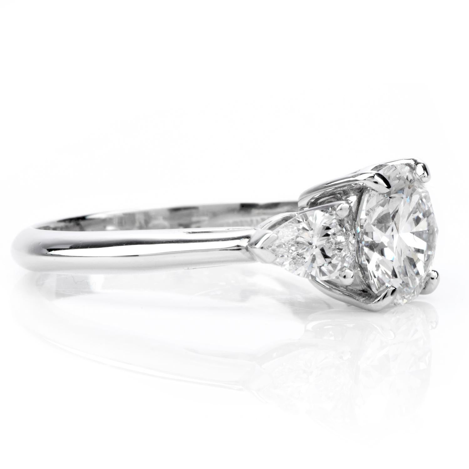 Tiffany & Co. Diamant 2,07 Karat F VS 1Platin Verlobungsring mit drei Steinen (Moderne)