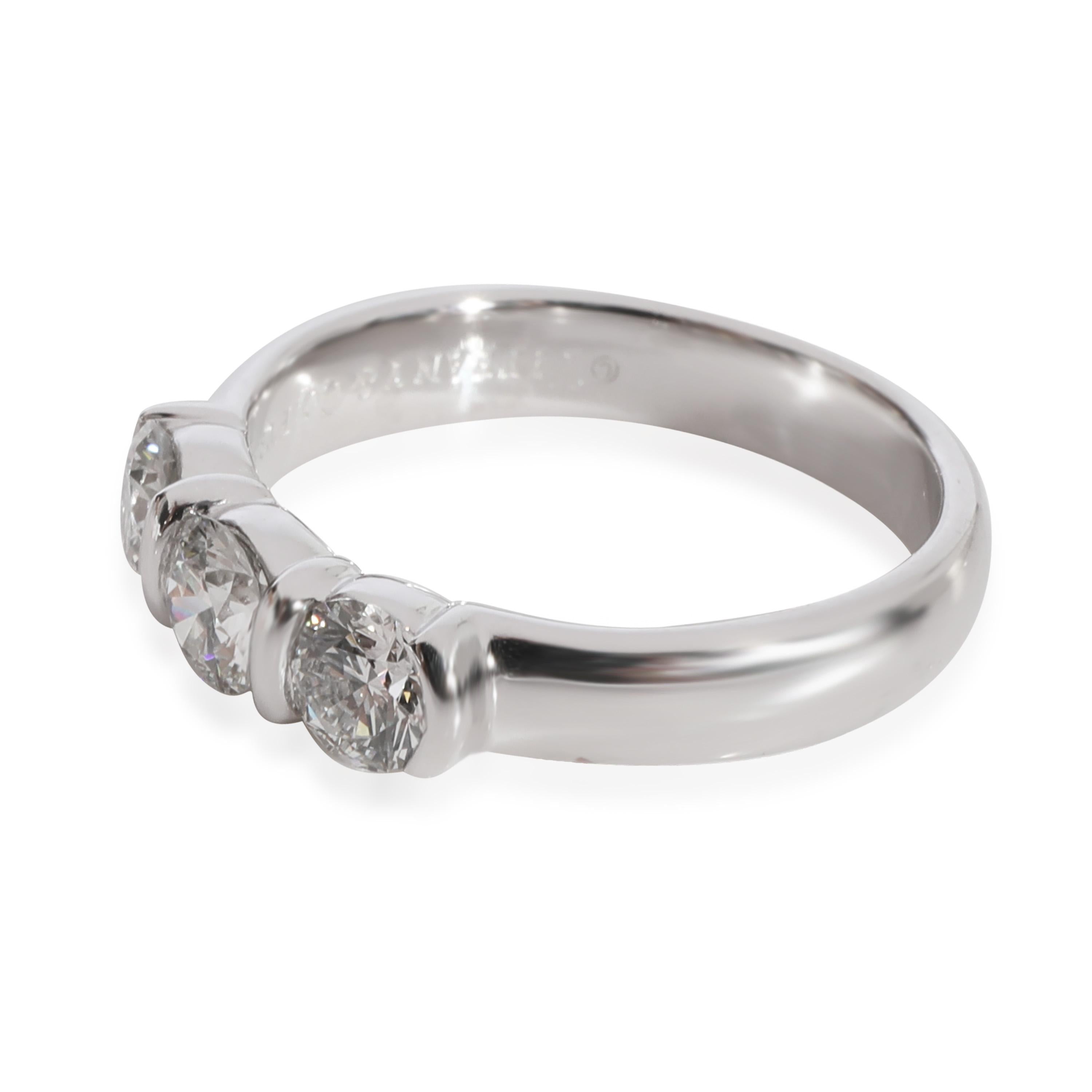 Tiffany & Co. Diamantring aus Platin mit 3 Steinen in Bar-Fassung 0,83 Karat im Zustand „Hervorragend“ in New York, NY