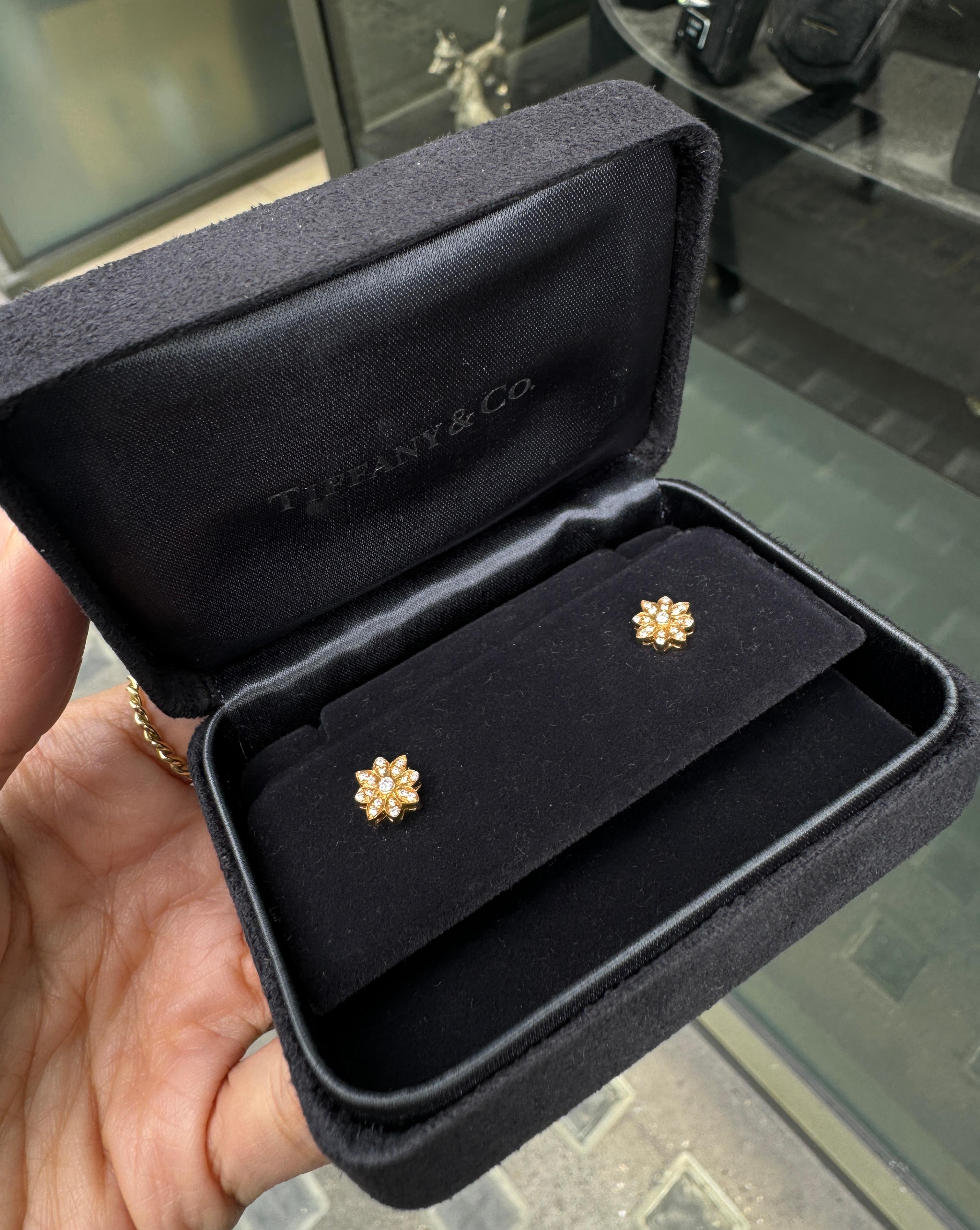 Tiffany & Co. Orecchini con diamanti e fiori in oro rosa 18 carati in vendita 1
