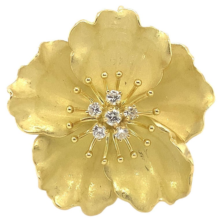 Tiffany and Co. Broche fleur en or et diamants avec épingle en forme de  chien En vente sur 1stDibs