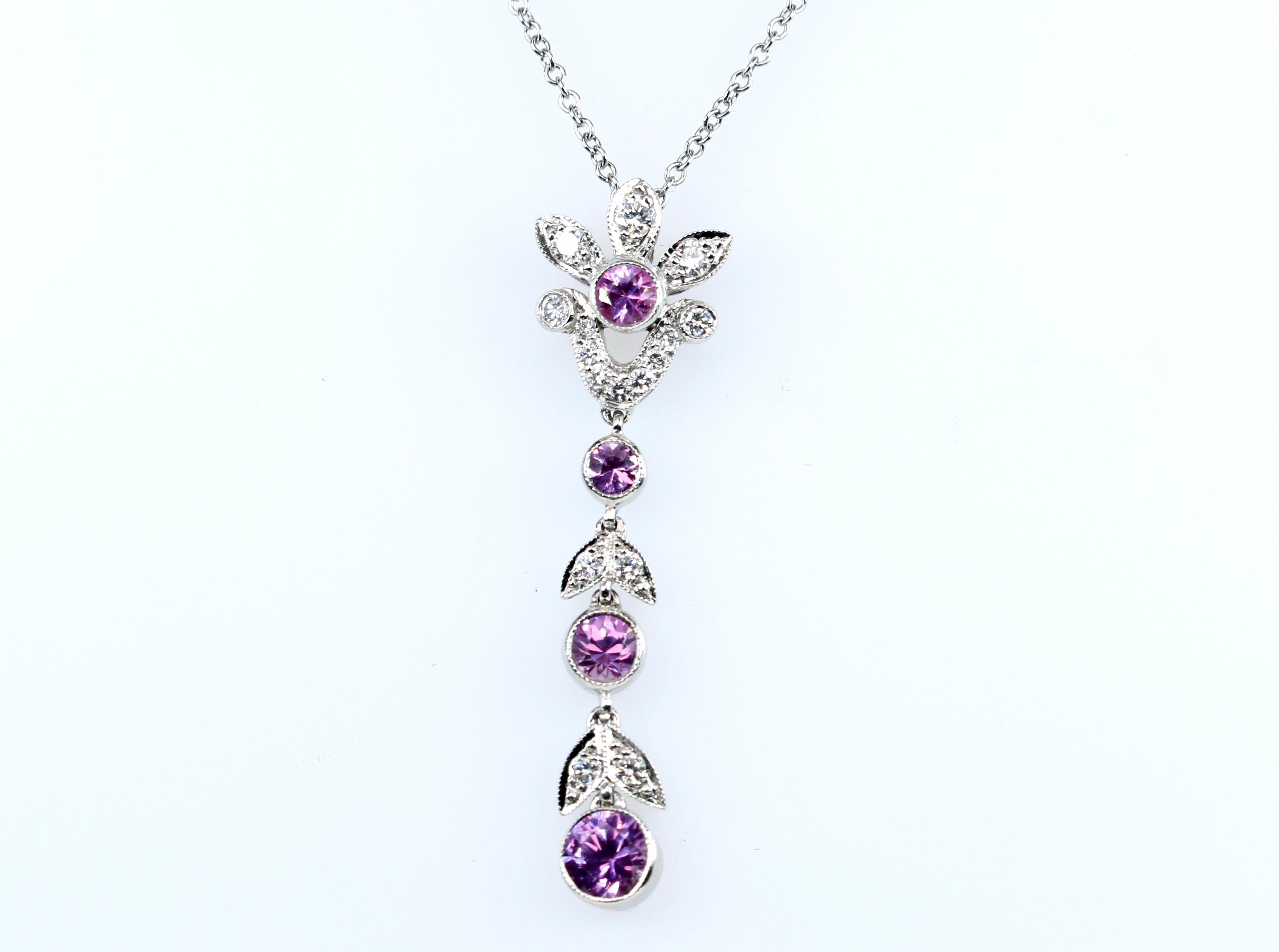Tiffany & Co. Halskette mit Diamant- und rosa Saphir-Platin-Anhänger (Moderne) im Angebot