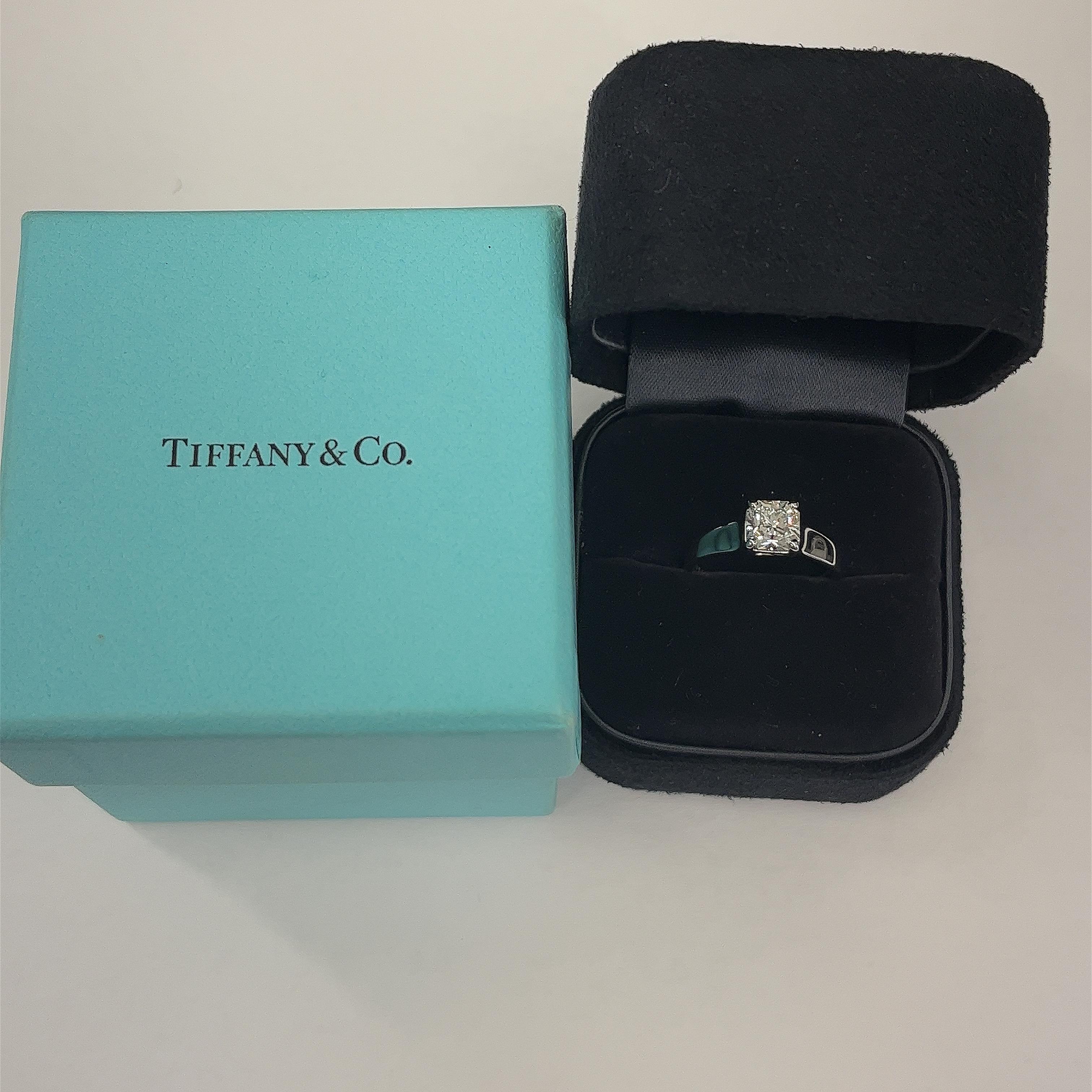 Tiffany & Co. Diamond and Platinum classic solitaire Engagement Ring 1.14ctE/VS1 For Sale 3