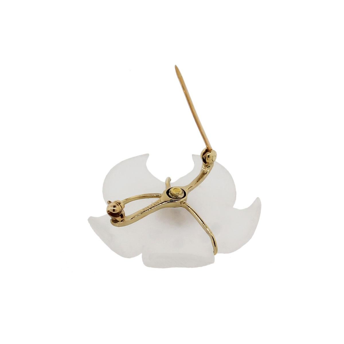 Tiffany & Co. Diamond and Ruby Floral 14-Karat Brooch Pin

This vintage Tiffany & Co. brooch blends timeless elegance and modern style. Crafted from 14k yellow gold, this pin features a floral design with 5 beautiful rubies and 1 diamond at the bud,