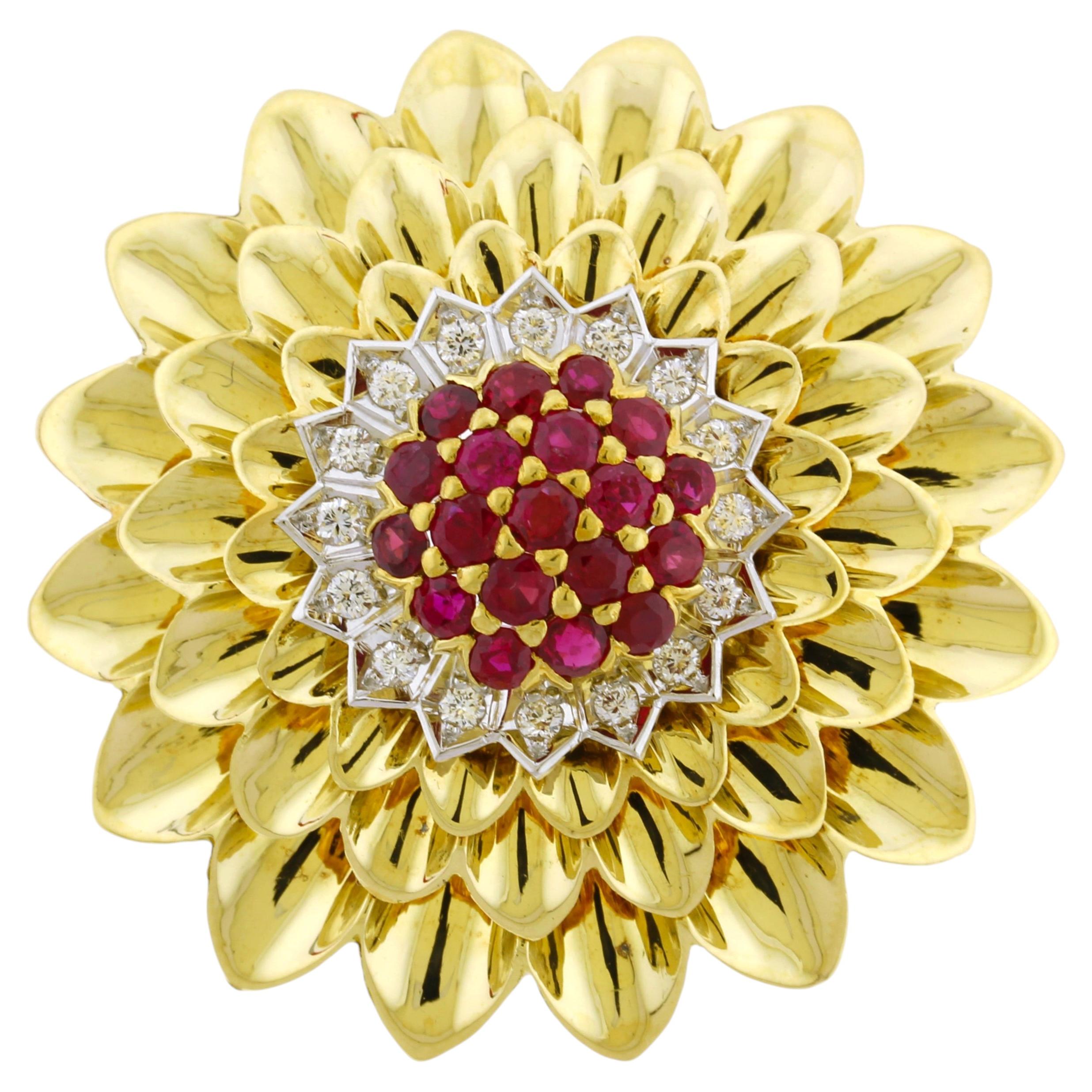 Tiffany & Co. Flor de diamantes y rubíes, vintage de 18 quilates