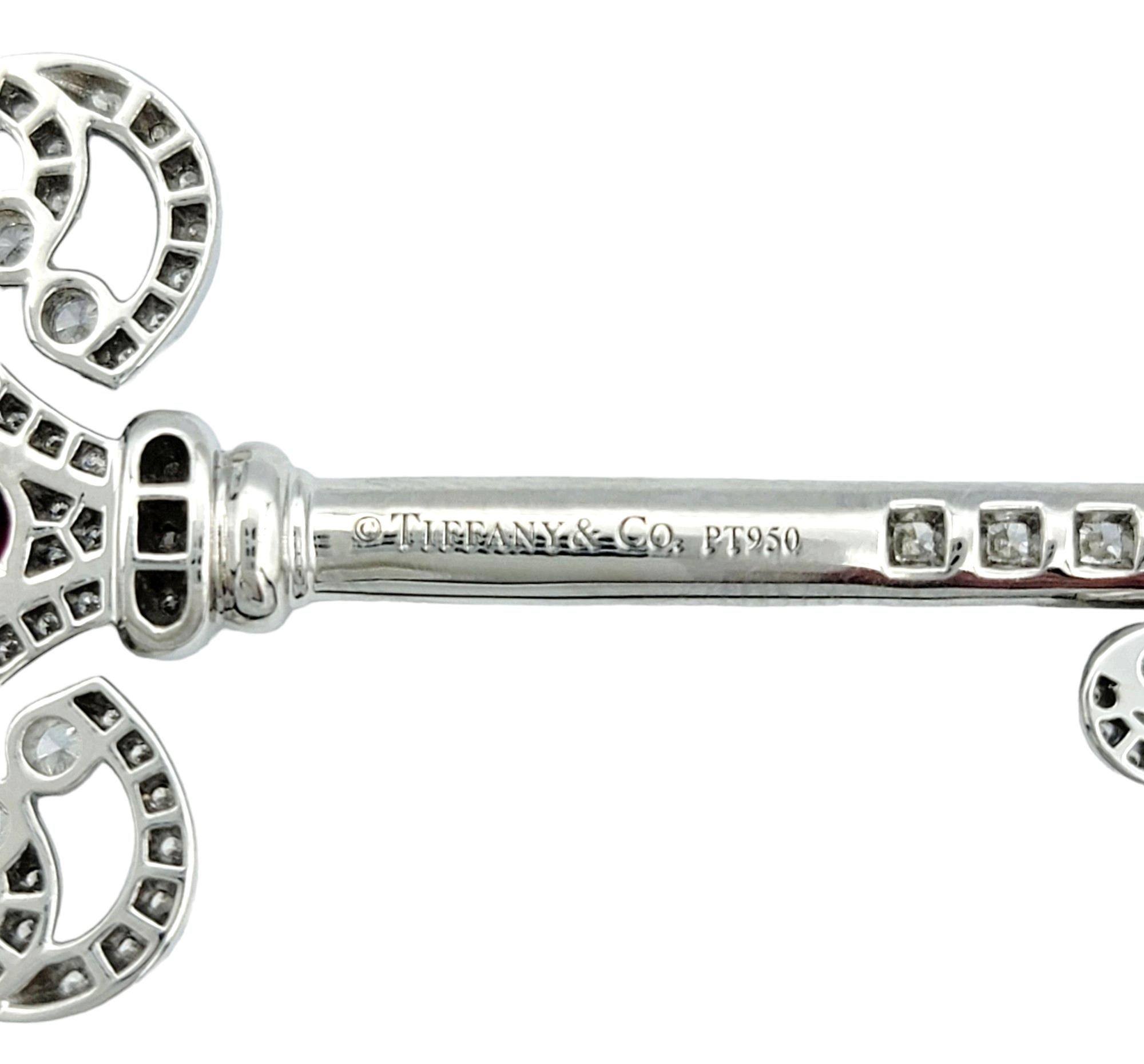 Tiffany & Co. Großer Schlüsselanhänger mit Diamanten und Rubinen aus poliertem Platin im Angebot 4