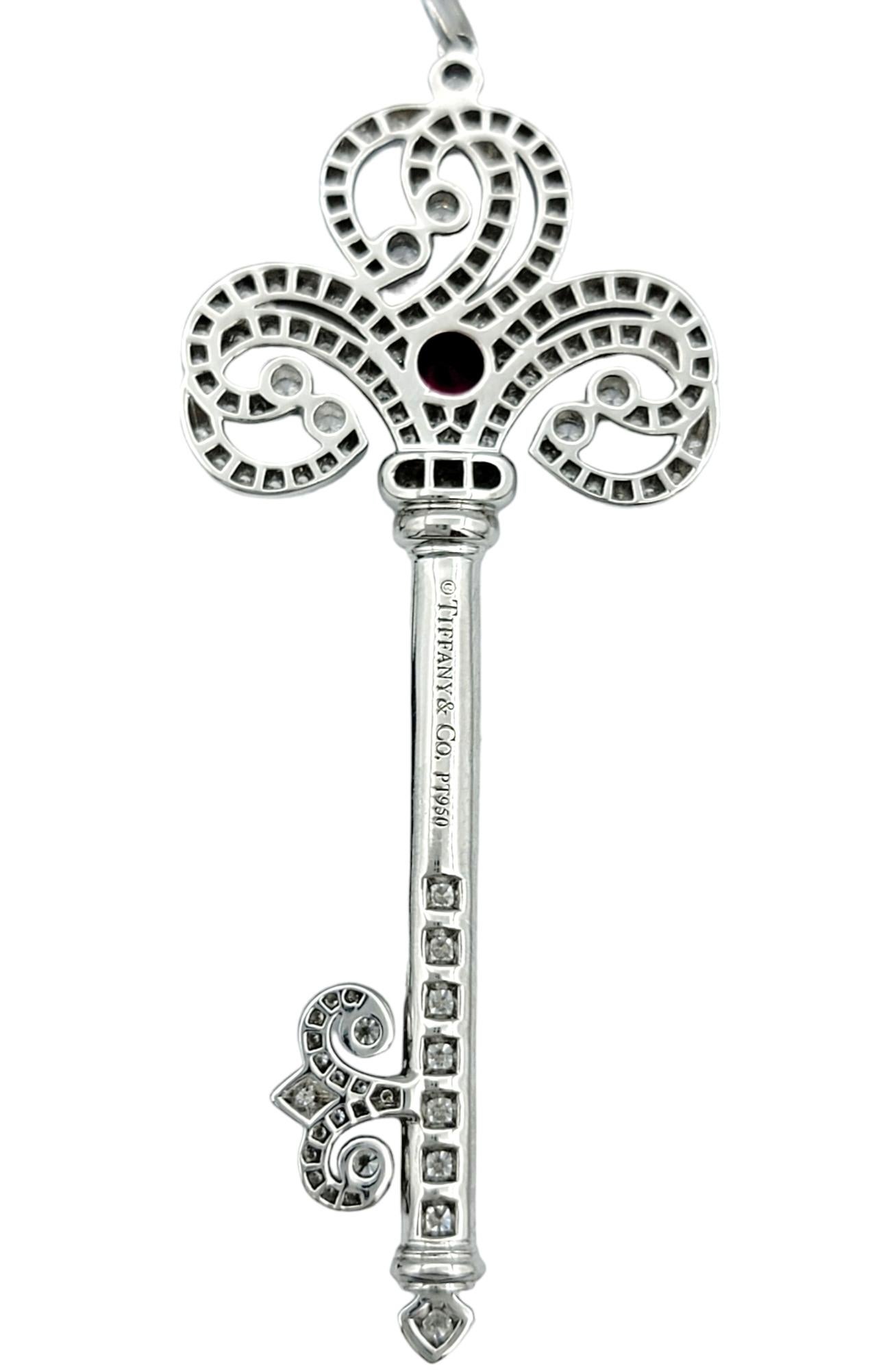 Donna Tiffany & Co. Collana con ciondolo a forma di chiave grande con diamanti e rubini in platino lucido in vendita