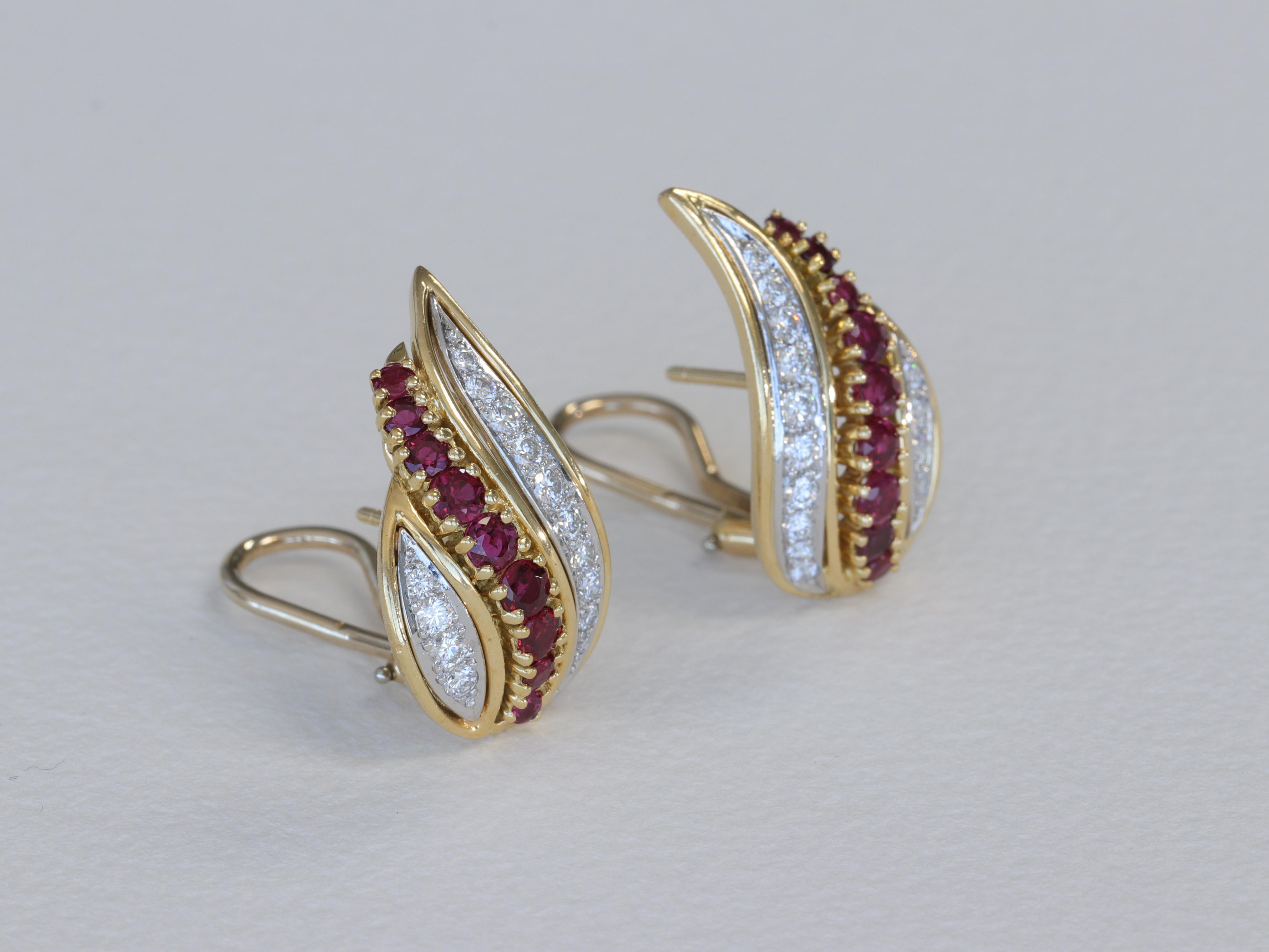 Tiffany & Co. Ohrringe mit Diamant- und Rubin- Paisley-Motiv aus 18 Karat und Platin (Zeitgenössisch) im Angebot