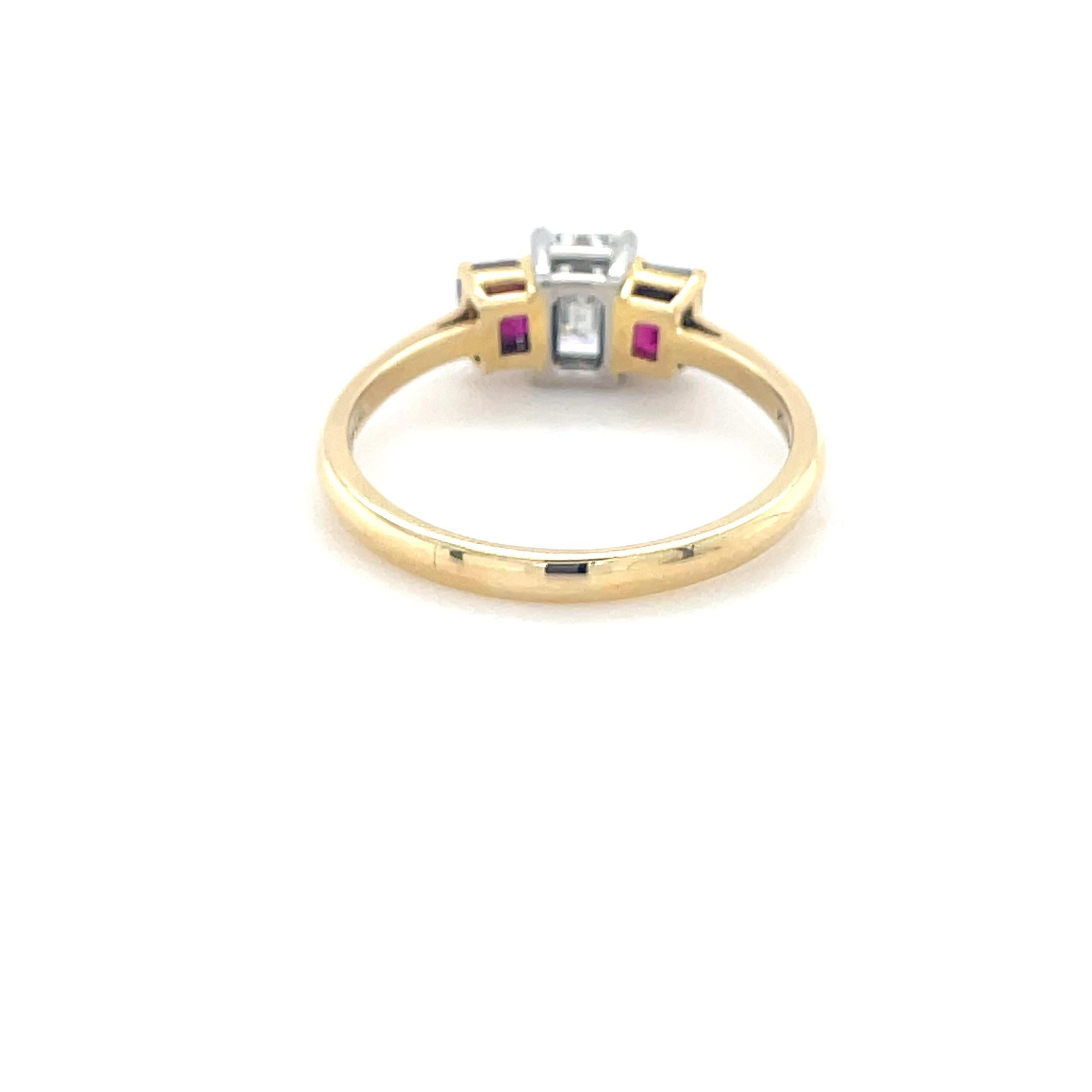 Tiffany & Co., Anillo de diamantes y rubíes Corte esmeralda